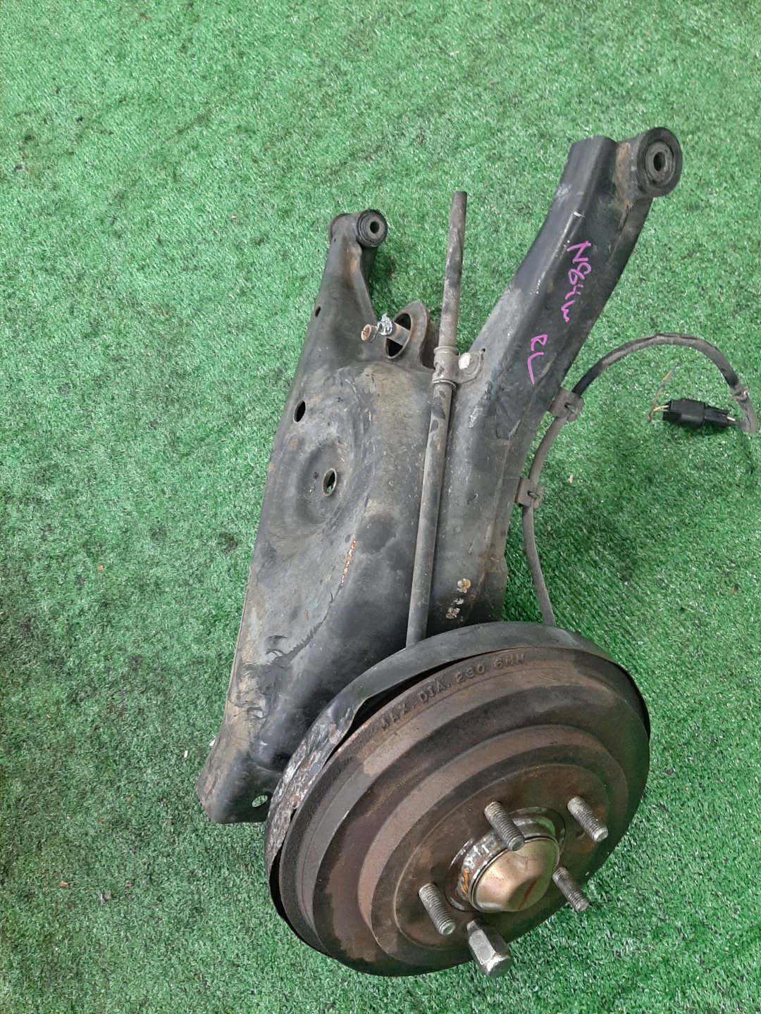Ступица левая задняя MITSUBISHI CHARIOT GRANDIS, RVR N84W, N61W, N64WG 4G64, 4G93 1 ракурс