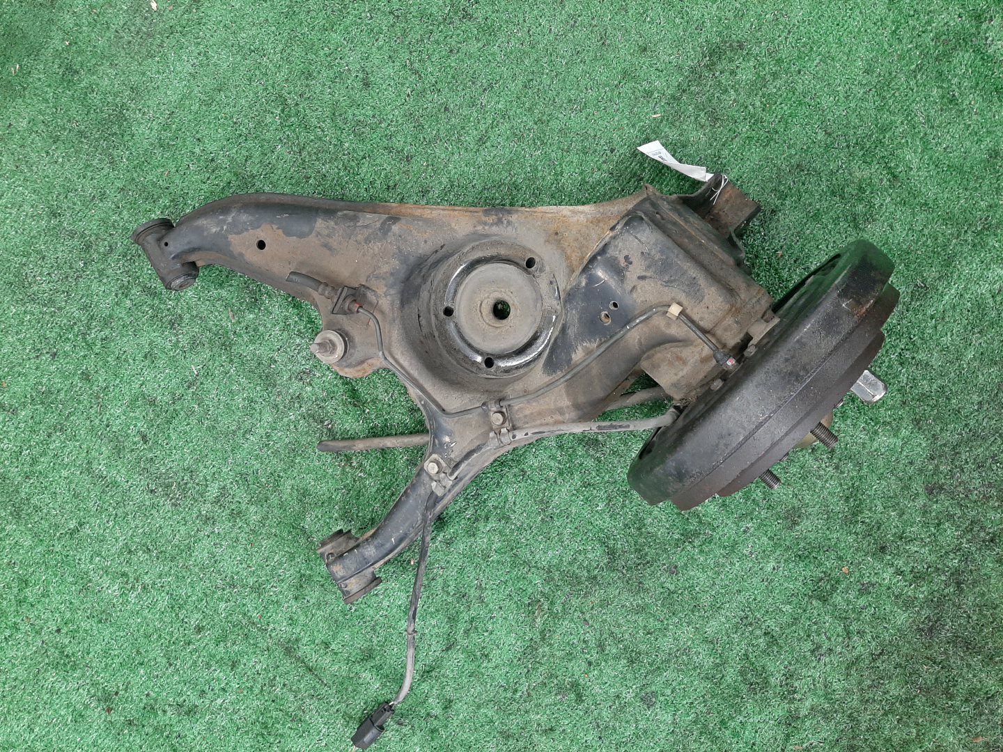 Ступица левая задняя MITSUBISHI CHARIOT GRANDIS, RVR N84W, N61W, N64WG 4G64, 4G93 3 ракурс