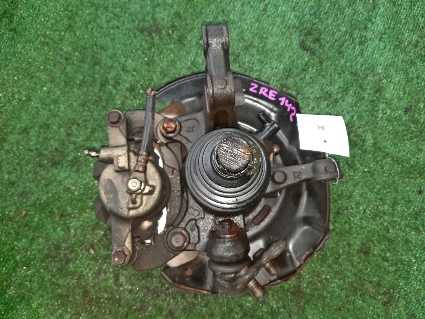 Ступица правая передняя TOYOTA AXIO, COROLLA FIELDER, COROLLA AXIO, FIELDER NZE141, ZRE142, ZRE142G, NZE141G 1NZ-FE, 2ZR-FAE, 2ZR-FE 2 ракурс Ступица правая передняя TOYOTA AXIO, COROLLA FIELDER, COROLLA AXIO, FIELDER NZE141, ZRE142, ZRE142G, NZE141G 1NZ-FE, 2ZR-FAE, 2ZR-FE 2 ракурс