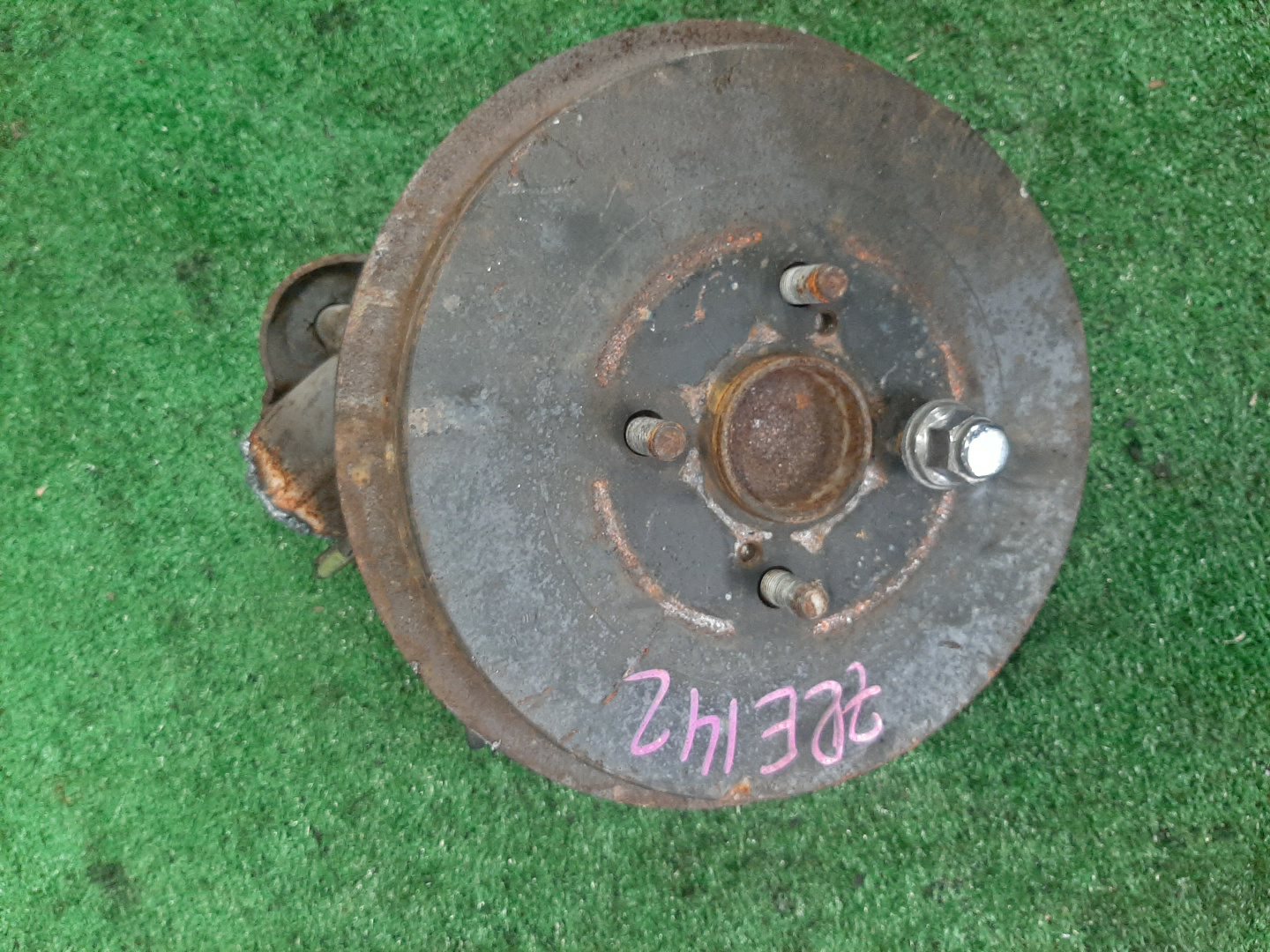 Ступица правая задняя TOYOTA AXIO, COROLLA FIELDER, COROLLA AXIO, FIELDER NZE141, ZRE142, ZRE142G, NZE141G 1NZ-FE, 2ZR-FAE, 2ZR-FE 1 ракурс Ступица правая задняя TOYOTA AXIO, COROLLA FIELDER, COROLLA AXIO, FIELDER NZE141, ZRE142, ZRE142G, NZE141G 1NZ-FE, 2ZR-FAE, 2ZR-FE 1 ракурс