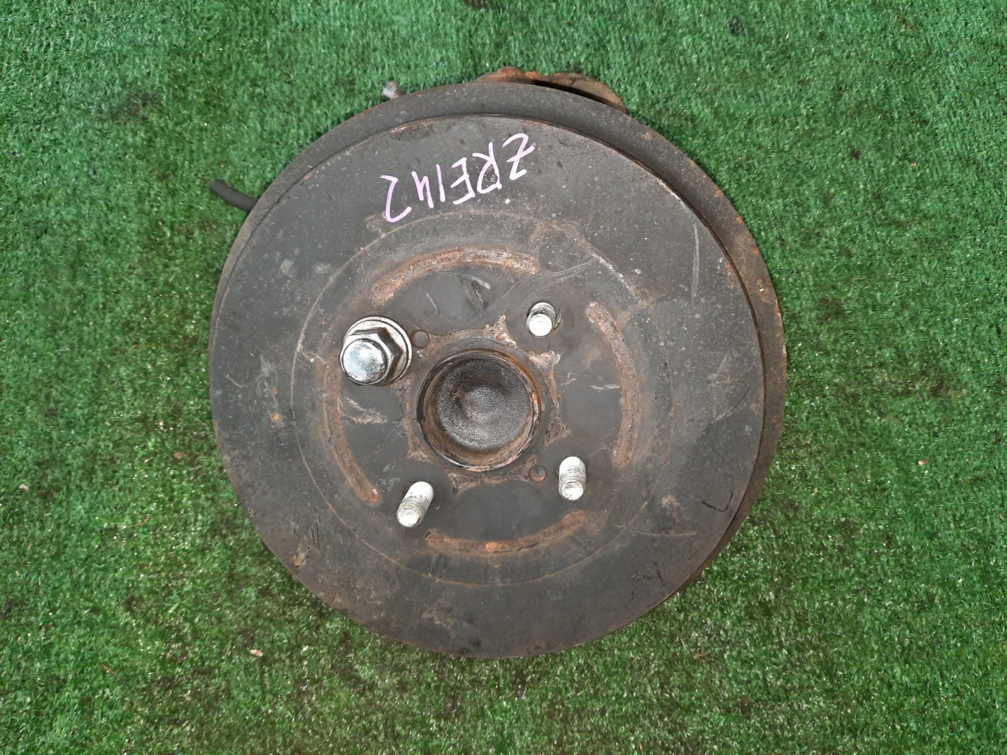 Ступица правая задняя TOYOTA AXIO, COROLLA FIELDER, COROLLA AXIO, FIELDER NZE141, ZRE142, ZRE142G, NZE141G 1NZ-FE, 2ZR-FAE, 2ZR-FE 1 ракурс Ступица правая задняя TOYOTA AXIO, COROLLA FIELDER, COROLLA AXIO, FIELDER NZE141, ZRE142, ZRE142G, NZE141G 1NZ-FE, 2ZR-FAE, 2ZR-FE 1 ракурс