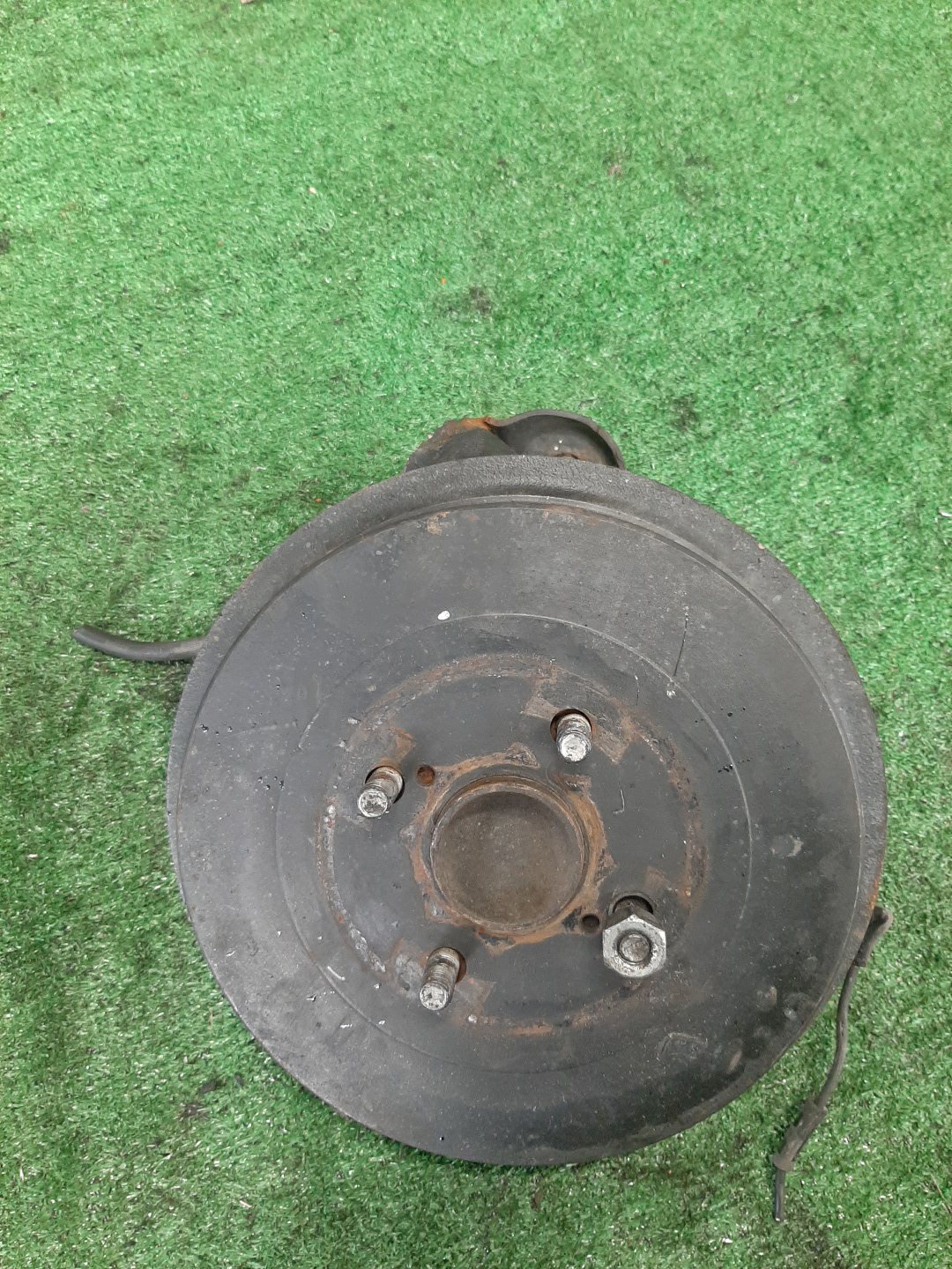 Ступица правая задняя TOYOTA AXIO, COROLLA FIELDER, COROLLA AXIO, FIELDER NZE141, ZRE142, ZRE142G, NZE141G 1NZ-FE, 2ZR-FAE, 2ZR-FE 1 ракурс Ступица правая задняя TOYOTA AXIO, COROLLA FIELDER, COROLLA AXIO, FIELDER NZE141, ZRE142, ZRE142G, NZE141G 1NZ-FE, 2ZR-FAE, 2ZR-FE 1 ракурс