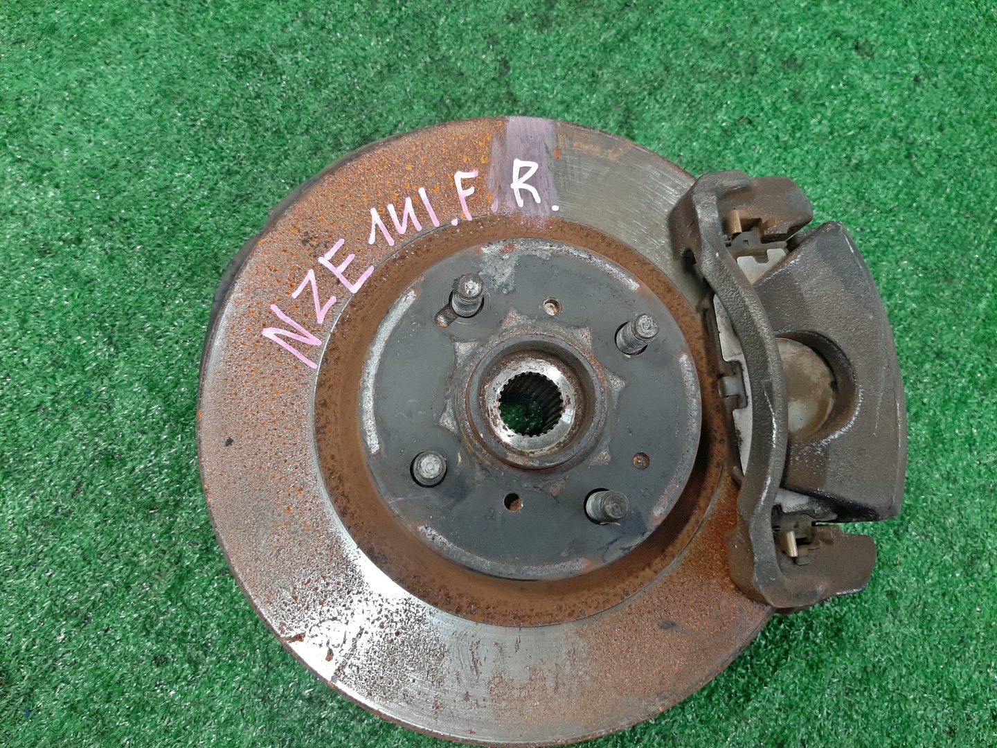 Ступица правая передняя TOYOTA AXIO, COROLLA FIELDER, COROLLA  AXIO, FIELDER NZE141, ZRE142, ZRE142G, NZE141G 1NZ-FE, 2ZR-FAE, 2ZR-FE 1 ракурс