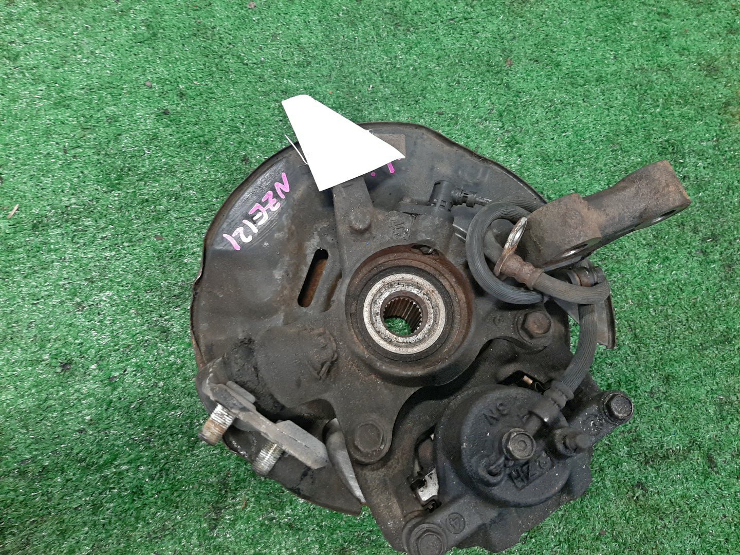Ступица левая передняя TOYOTA COROLLA, COROLLA FIELDER, ALLEX, COROLLA RUNX NZE121 1NZ-FE 3 ракурс