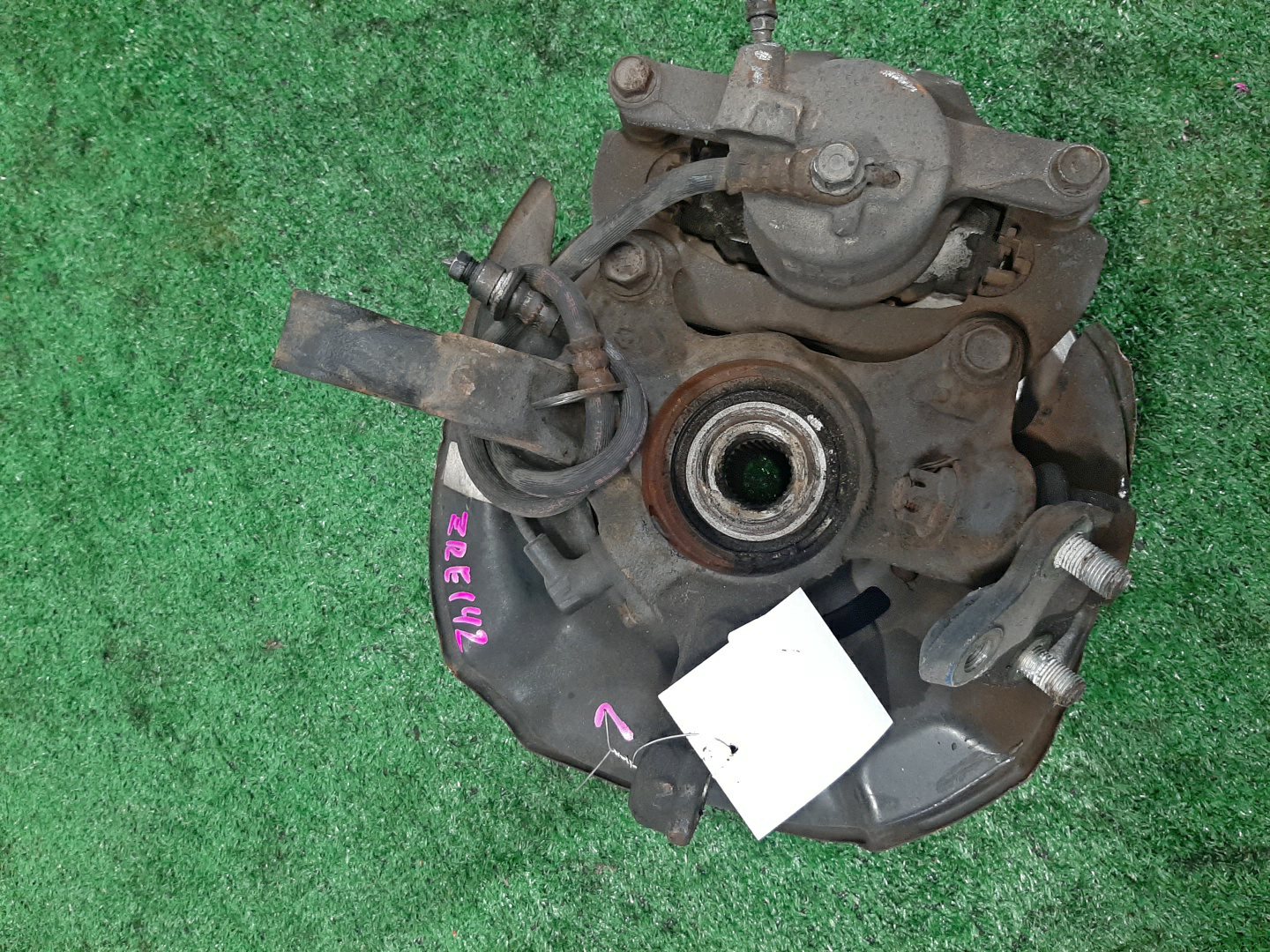 Ступица левая передняя TOYOTA AXIO, COROLLA FIELDER, COROLLA  AXIO, FIELDER NZE141, ZRE142, ZRE142G, NZE141G 1NZ-FE, 2ZR-FAE, 2ZR-FE 3 ракурс