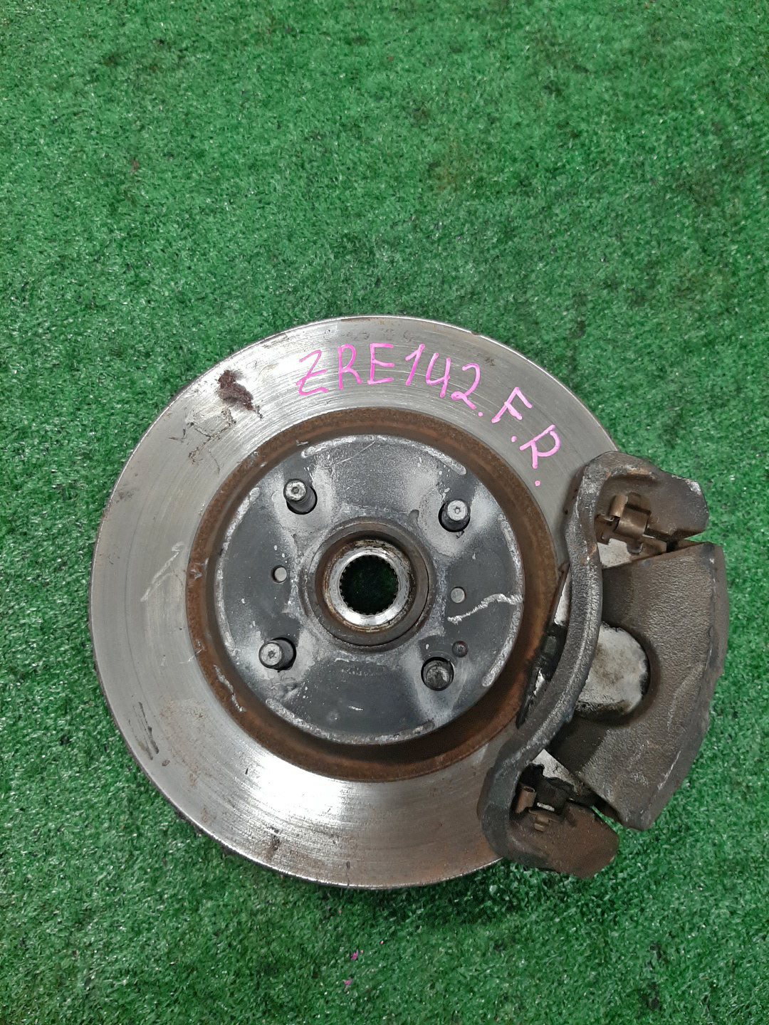 Ступица правая передняя TOYOTA AXIO, COROLLA FIELDER, COROLLA  AXIO, FIELDER NZE141, ZRE142, ZRE142G, NZE141G 1NZ-FE, 2ZR-FAE, 2ZR-FE 1 ракурс