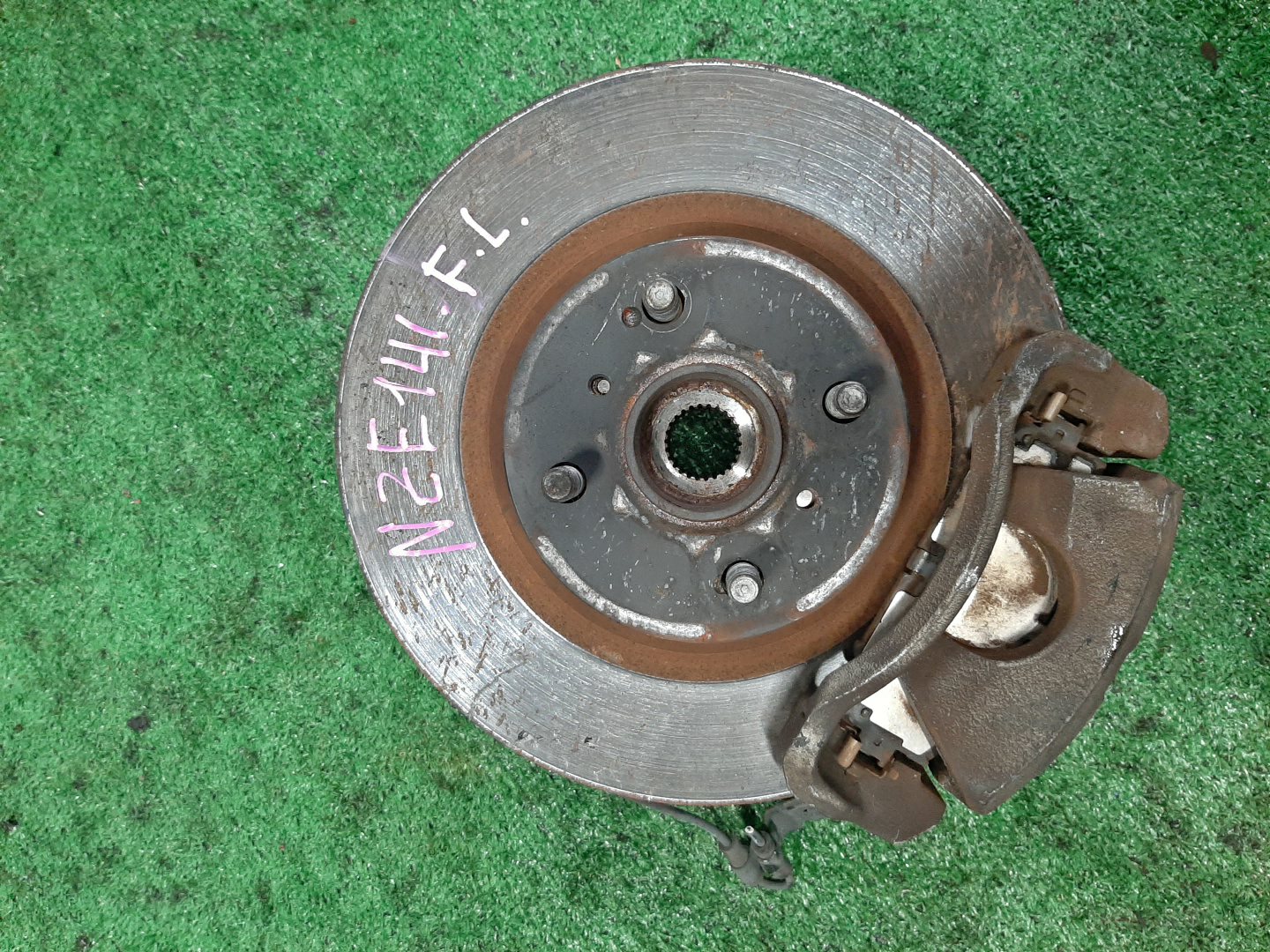 Ступица левая передняя TOYOTA AXIO, COROLLA FIELDER, COROLLA  AXIO, FIELDER NZE141, ZRE142, ZRE142G, NZE141G 1NZ-FE, 2ZR-FAE, 2ZR-FE 1 ракурс
