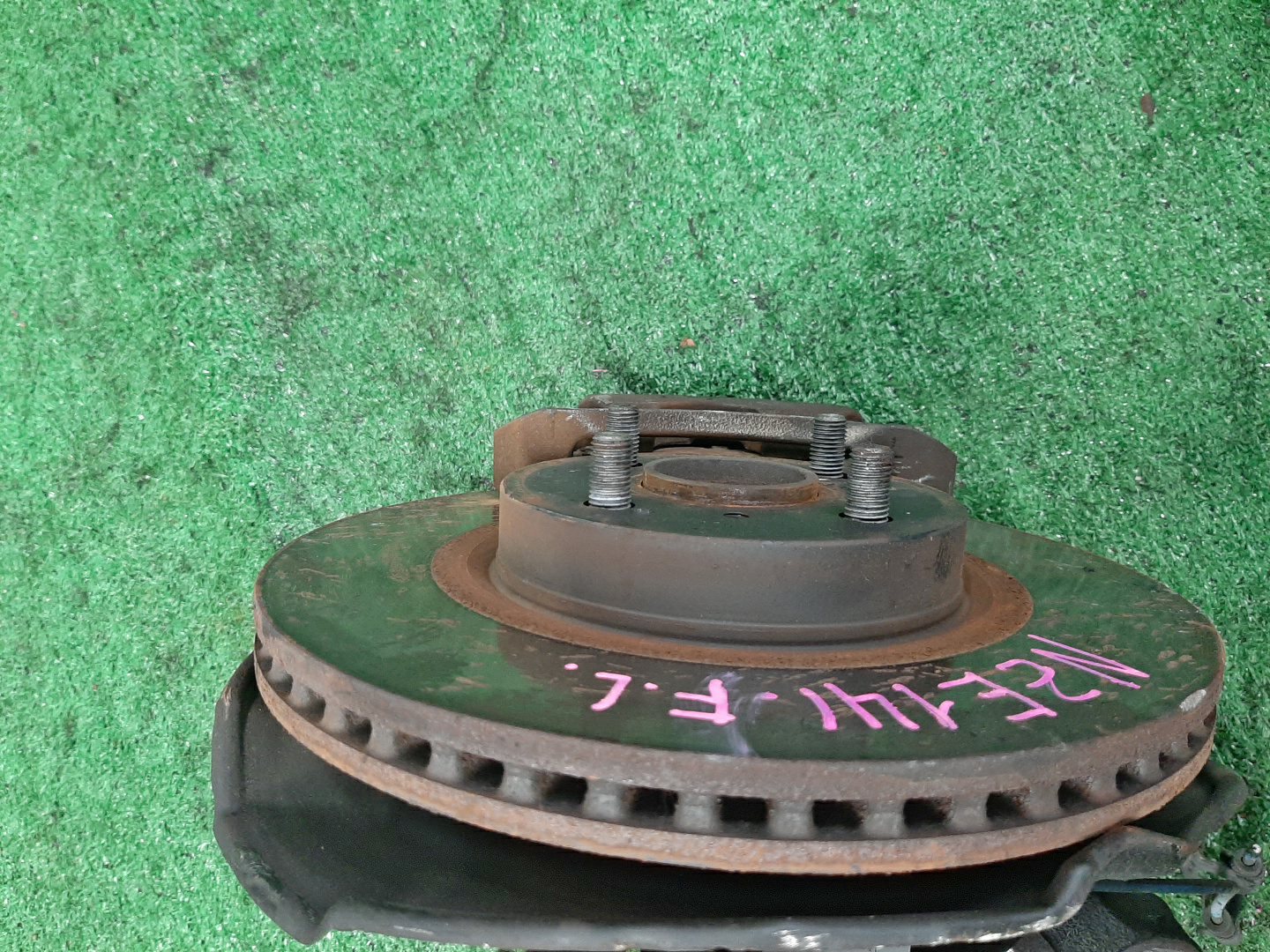 Ступица левая передняя TOYOTA AXIO, COROLLA FIELDER, COROLLA  AXIO, FIELDER NZE141, ZRE142, ZRE142G, NZE141G 1NZ-FE, 2ZR-FAE, 2ZR-FE 2 ракурс