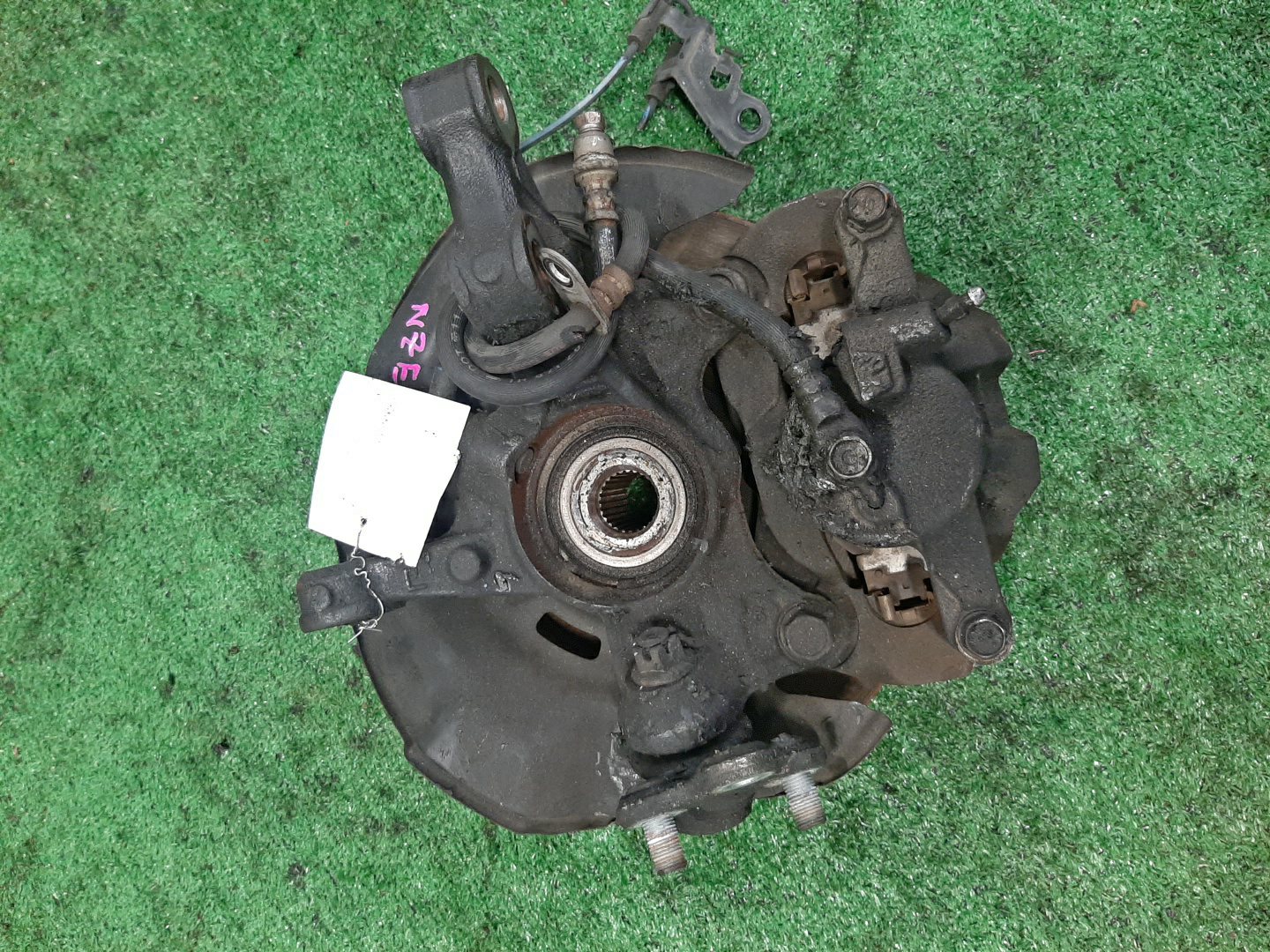 Ступица левая передняя TOYOTA AXIO, COROLLA FIELDER, COROLLA  AXIO, FIELDER NZE141, ZRE142, ZRE142G, NZE141G 1NZ-FE, 2ZR-FAE, 2ZR-FE 3 ракурс
