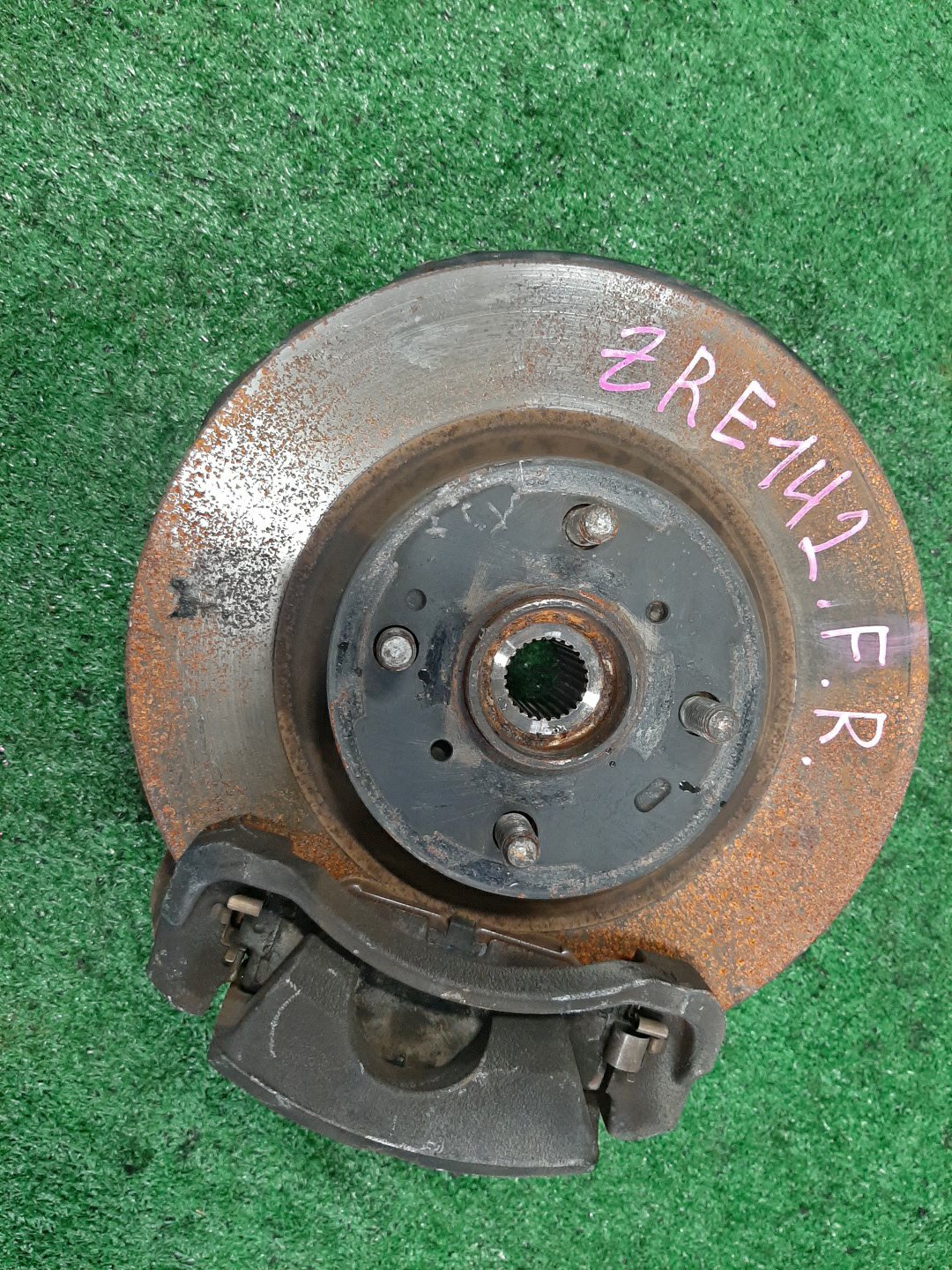 Ступица правая передняя TOYOTA AXIO, COROLLA FIELDER, COROLLA  AXIO, FIELDER NZE141, ZRE142, ZRE142G, NZE141G 1NZ-FE, 2ZR-FAE, 2ZR-FE 1 ракурс