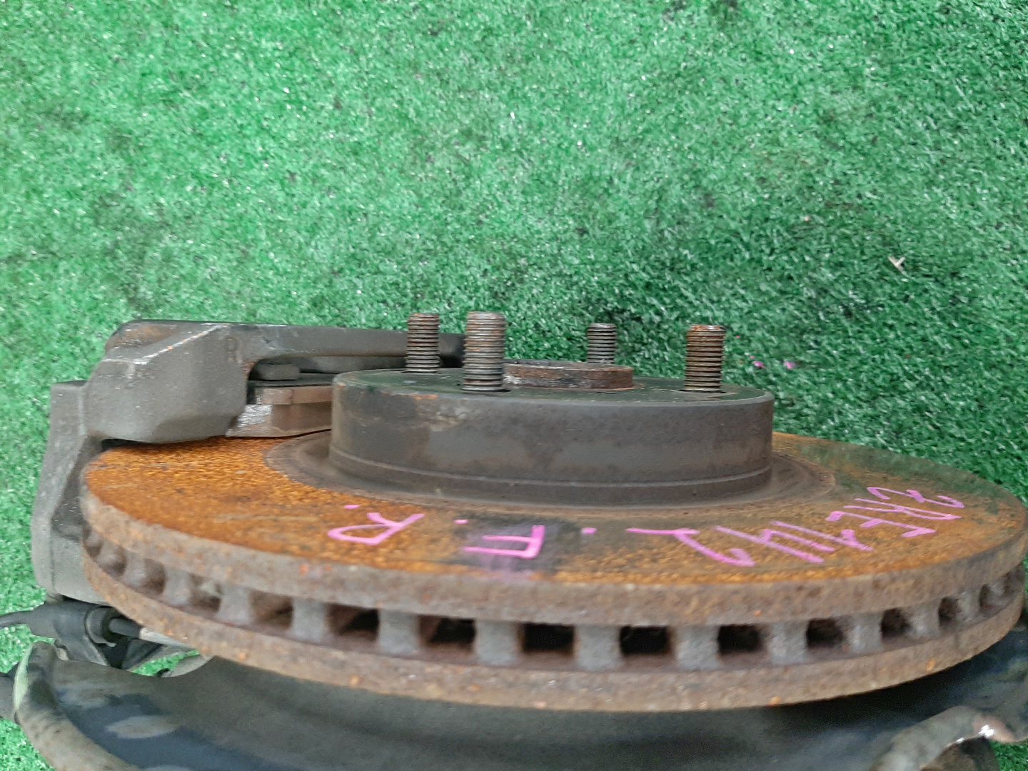 Ступица правая передняя TOYOTA AXIO, COROLLA FIELDER, COROLLA  AXIO, FIELDER NZE141, ZRE142, ZRE142G, NZE141G 1NZ-FE, 2ZR-FAE, 2ZR-FE 2 ракурс