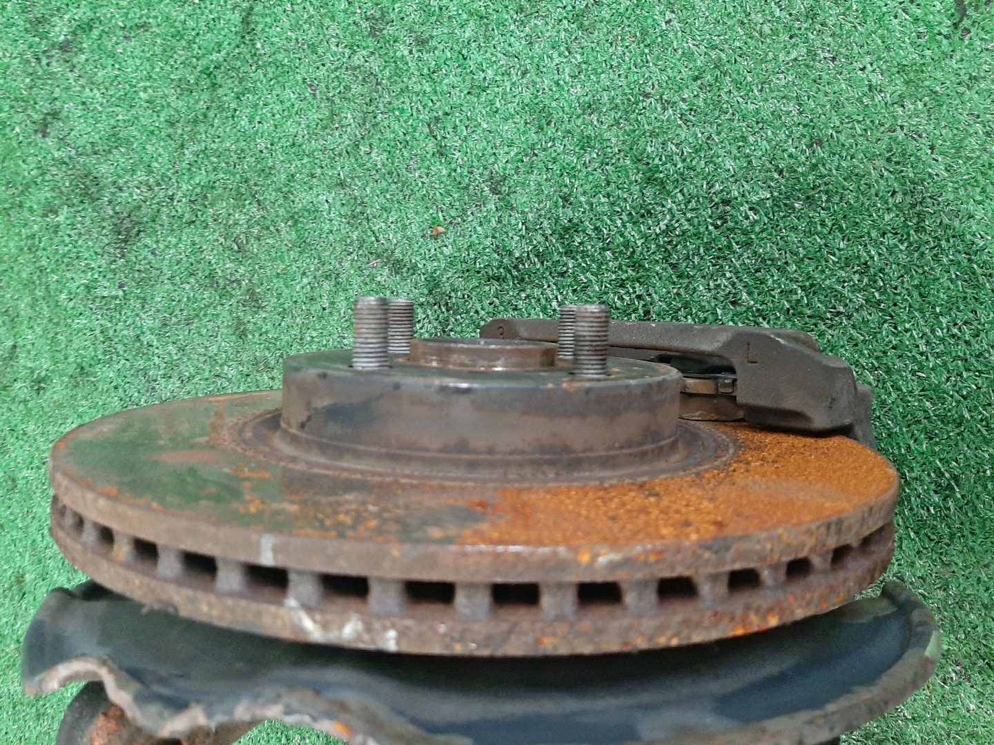 Ступица левая передняя TOYOTA AXIO, COROLLA FIELDER, COROLLA  AXIO, FIELDER NZE141, ZRE142, ZRE142G, NZE141G 1NZ-FE, 2ZR-FAE, 2ZR-FE 2 ракурс