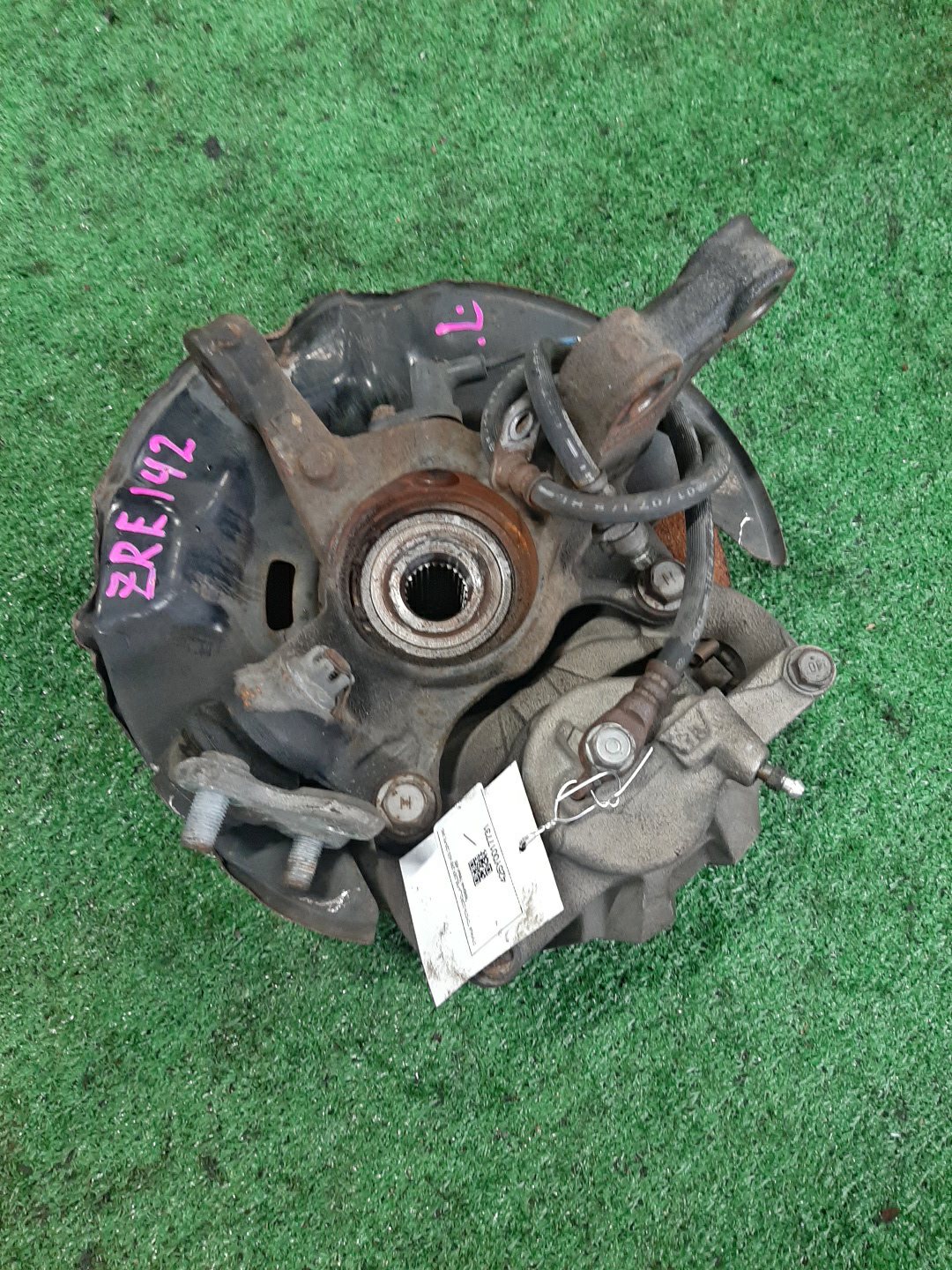 Ступица левая передняя TOYOTA AXIO, COROLLA FIELDER, COROLLA  AXIO, FIELDER NZE141, ZRE142, ZRE142G, NZE141G 1NZ-FE, 2ZR-FAE, 2ZR-FE 3 ракурс