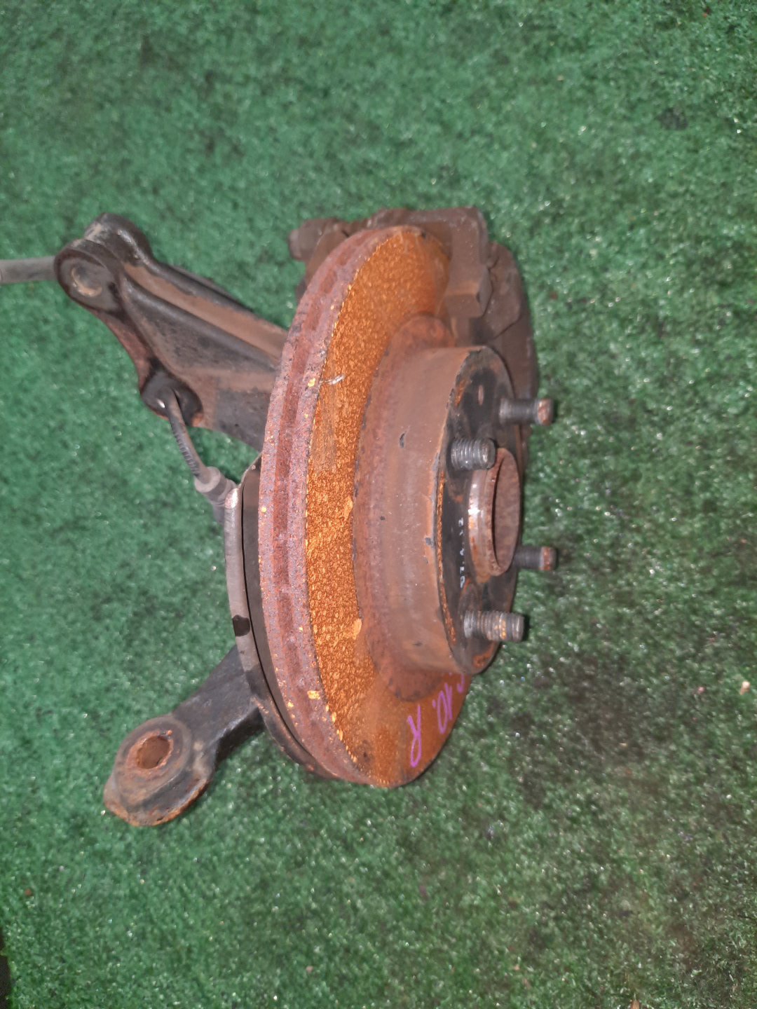 Ступица правая передняя TOYOTA PASSO, BOON KGC15, KGC10, QNC10, M301S, M310S, M300S 1KR-FE, K3-VE 3 ракурс