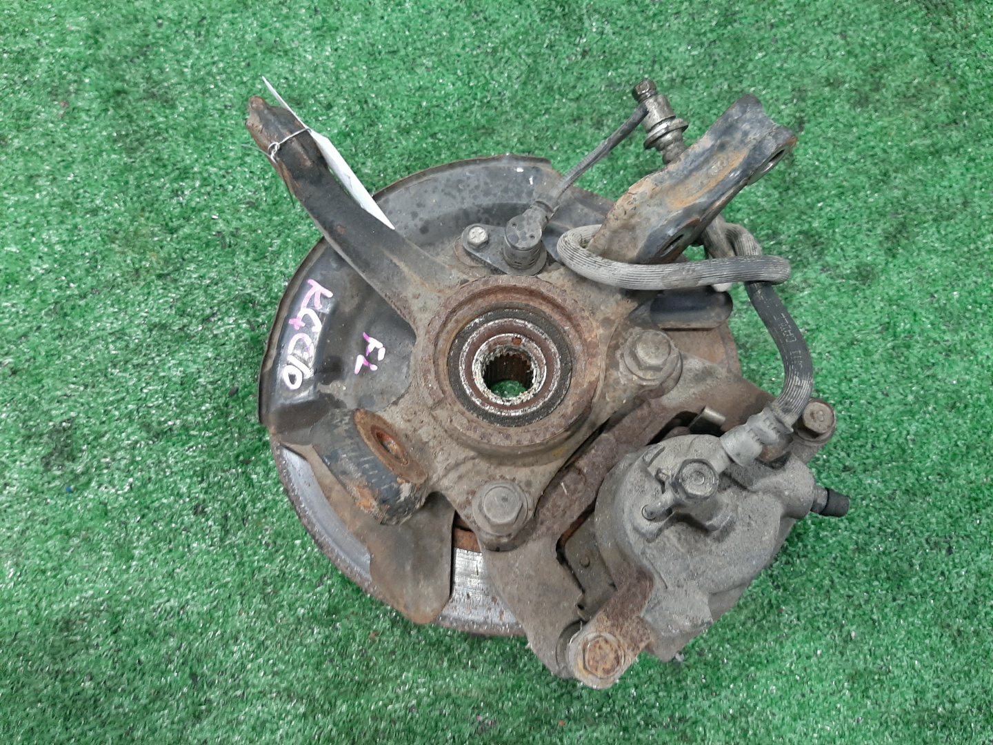 Ступица левая передняя TOYOTA PASSO, BOON KGC15, KGC10, QNC10, M301S, M310S, M300S 1KR-FE, K3-VE 3 ракурс