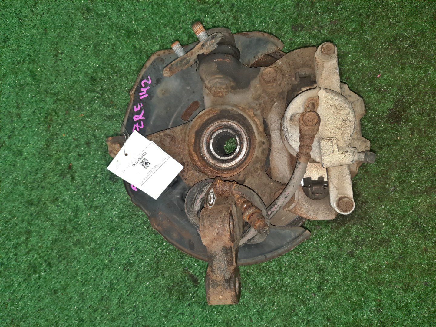 Ступица правая передняя TOYOTA AXIO, COROLLA FIELDER, COROLLA  AXIO, FIELDER NZE141, ZRE142, ZRE142G, NZE141G 1NZ-FE, 2ZR-FAE, 2ZR-FE 2 ракурс