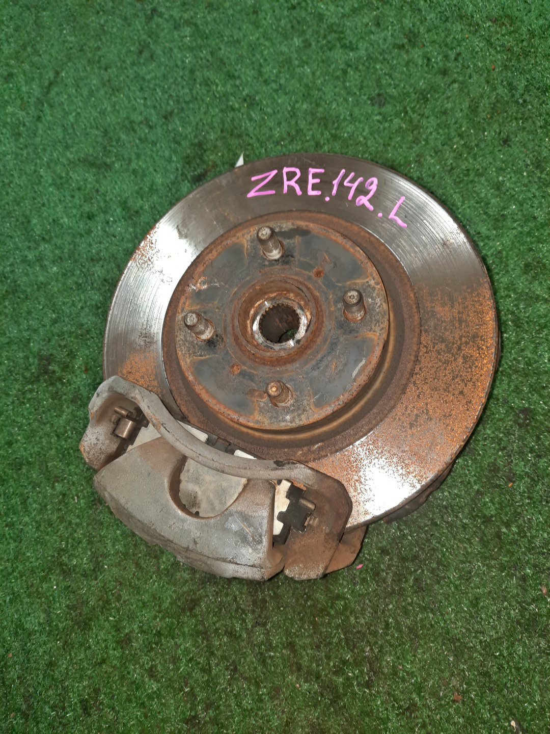 Ступица левая передняя TOYOTA AXIO, COROLLA FIELDER, COROLLA  AXIO, FIELDER NZE141, ZRE142, ZRE142G, NZE141G 1NZ-FE, 2ZR-FAE, 2ZR-FE 1 ракурс