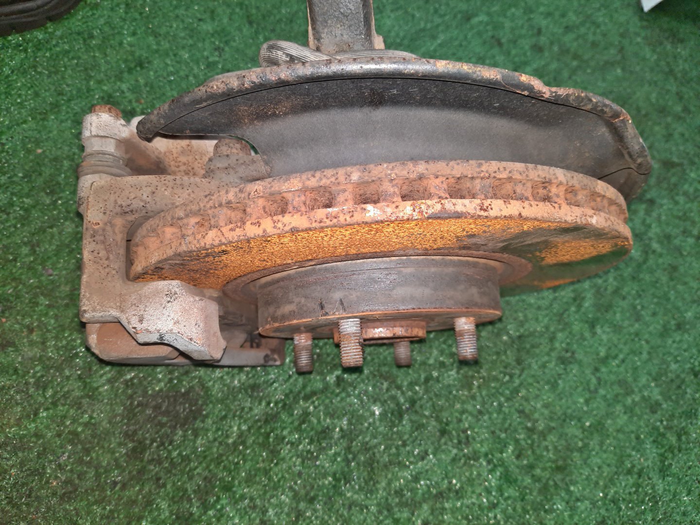 Ступица левая передняя TOYOTA AXIO, COROLLA FIELDER, COROLLA  AXIO, FIELDER NZE141, ZRE142, ZRE142G, NZE141G 1NZ-FE, 2ZR-FAE, 2ZR-FE 3 ракурс