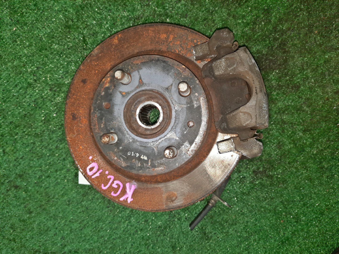 Ступица левая передняя  TOYOTA PASSO, BOON KGC15, KGC10, QNC10, M301S, M310S, M300S 1KR-FE, K3-VE 1 ракурс