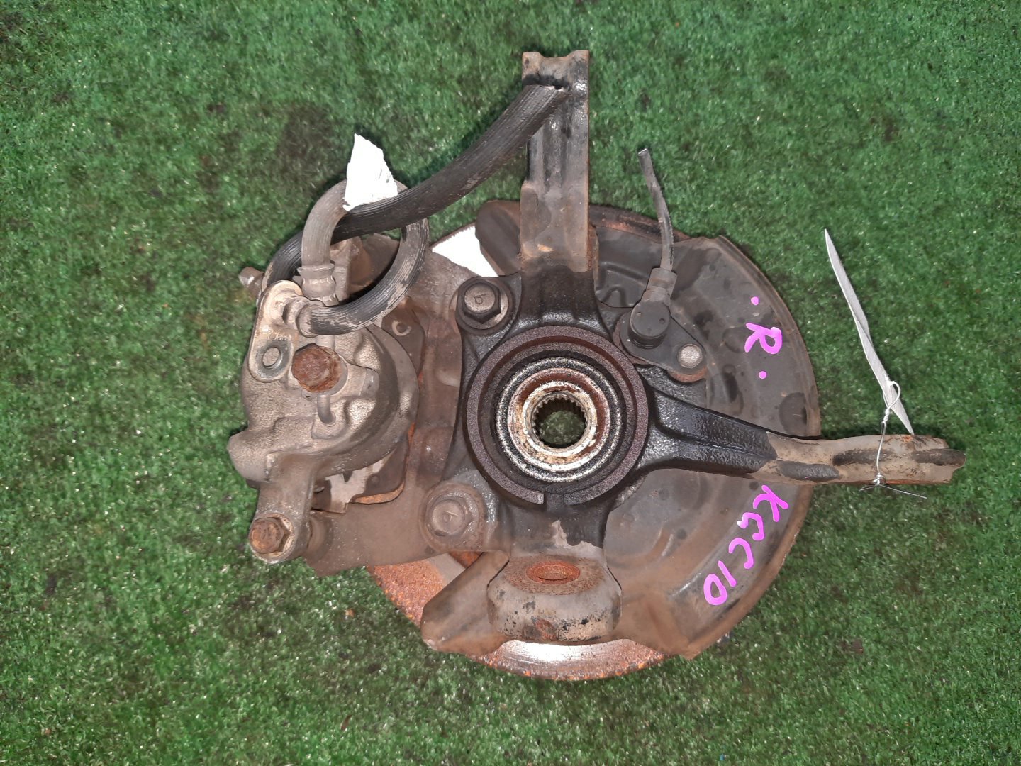 Ступица правая передняя TOYOTA PASSO, BOON KGC15, KGC10, QNC10, M301S, M310S, M300S 1KR-FE, K3-VE 2 ракурс