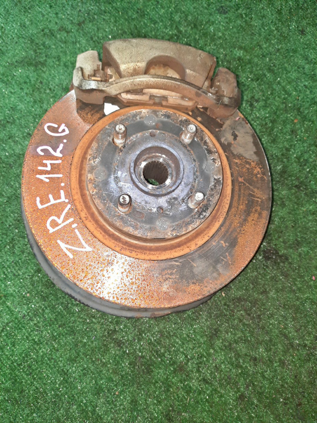 Ступица правая передняя TOYOTA AXIO, COROLLA FIELDER, COROLLA  AXIO, FIELDER NZE141, ZRE142, ZRE142G, NZE141G 1NZ-FE, 2ZR-FAE, 2ZR-FE 1 ракурс