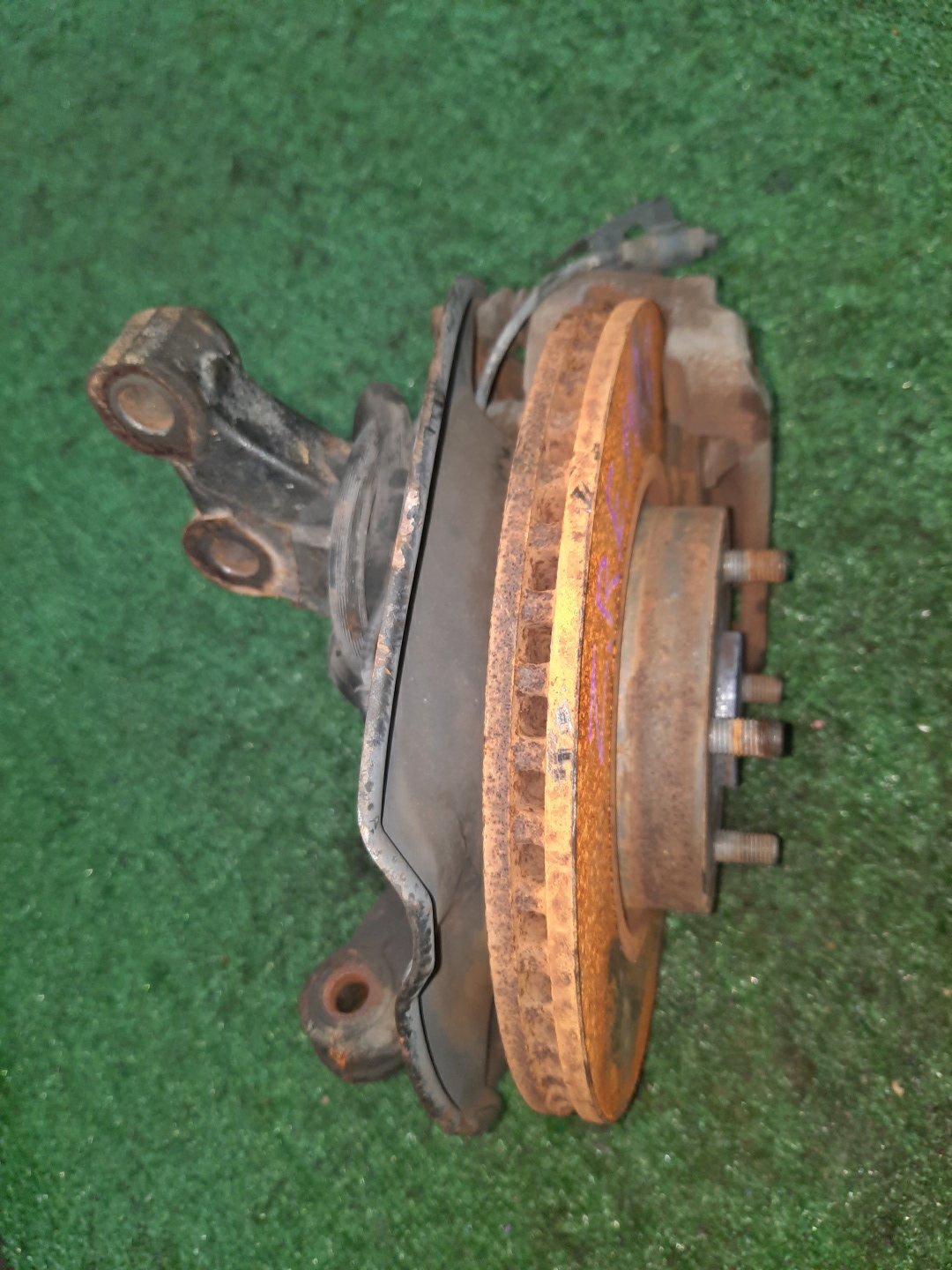 Ступица правая передняя TOYOTA AXIO, COROLLA FIELDER, COROLLA  AXIO, FIELDER NZE141, ZRE142, ZRE142G, NZE141G 1NZ-FE, 2ZR-FAE, 2ZR-FE 3 ракурс