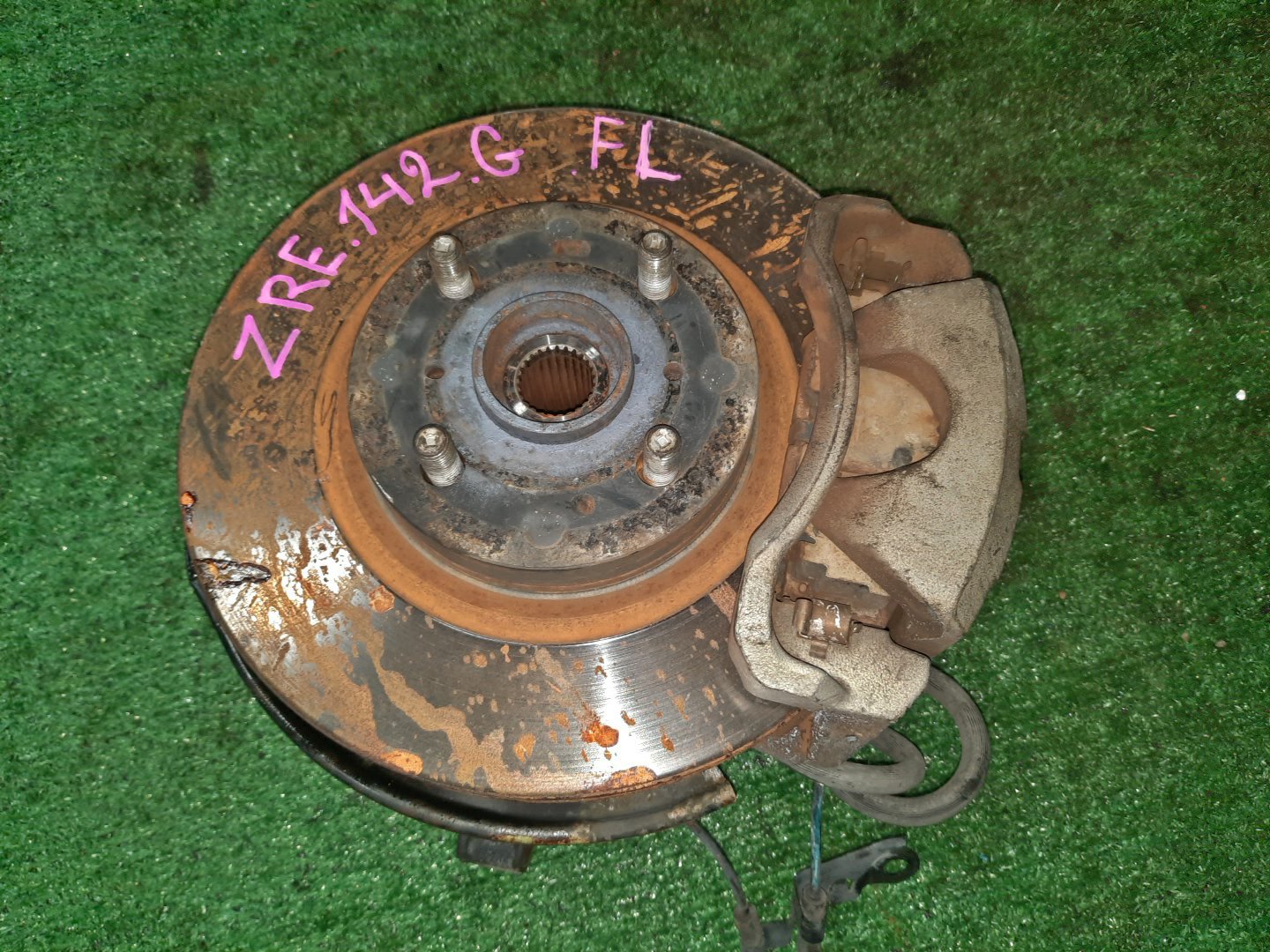 Ступица левая передняя TOYOTA AXIO, COROLLA FIELDER, COROLLA  AXIO, FIELDER NZE141, ZRE142, ZRE142G, NZE141G 1NZ-FE, 2ZR-FAE, 2ZR-FE 1 ракурс