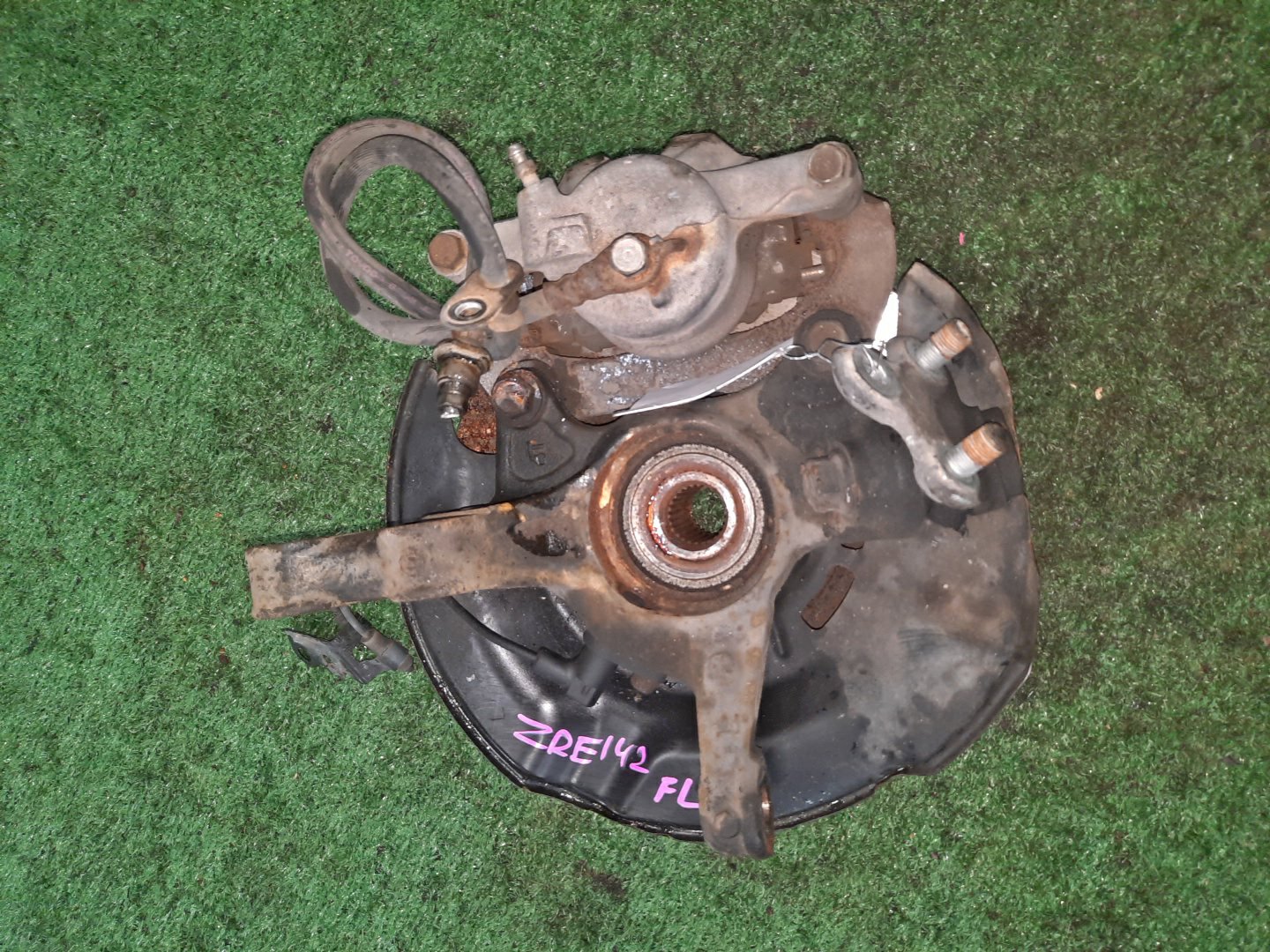Ступица левая передняя TOYOTA AXIO, COROLLA FIELDER, COROLLA  AXIO, FIELDER NZE141, ZRE142, ZRE142G, NZE141G 1NZ-FE, 2ZR-FAE, 2ZR-FE 2 ракурс