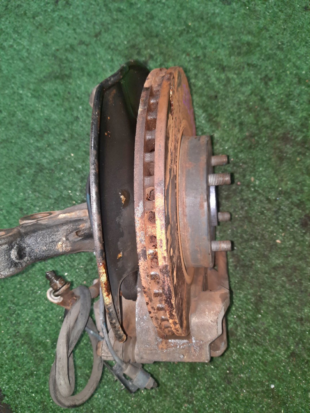 Ступица левая передняя TOYOTA AXIO, COROLLA FIELDER, COROLLA  AXIO, FIELDER NZE141, ZRE142, ZRE142G, NZE141G 1NZ-FE, 2ZR-FAE, 2ZR-FE 3 ракурс