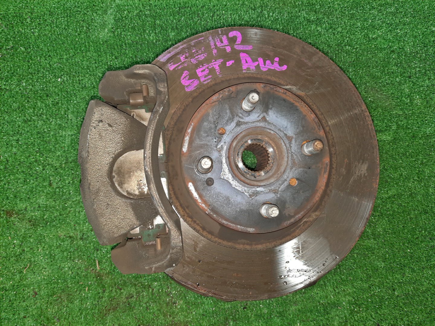 Ступица левая передняя TOYOTA AXIO, COROLLA FIELDER, COROLLA  AXIO, FIELDER NZE141, ZRE142, ZRE142G, NZE141G 1NZ-FE, 2ZR-FAE, 2ZR-FE 1 ракурс