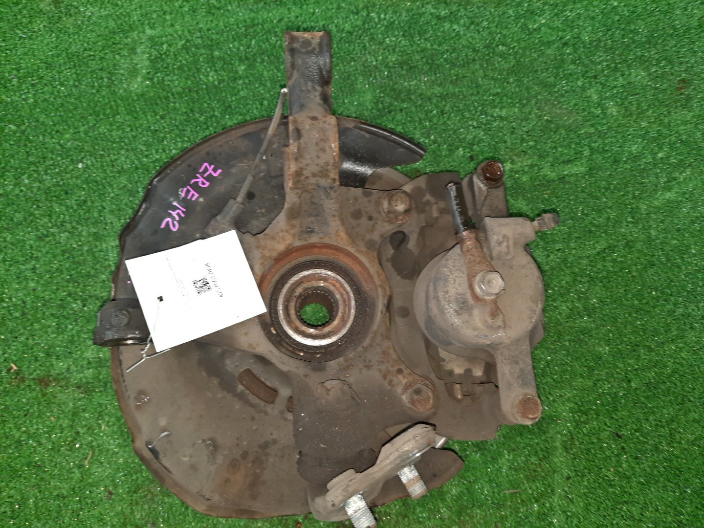 Ступица левая передняя TOYOTA AXIO, COROLLA FIELDER, COROLLA  AXIO, FIELDER NZE141, ZRE142, ZRE142G, NZE141G 1NZ-FE, 2ZR-FAE, 2ZR-FE 2 ракурс