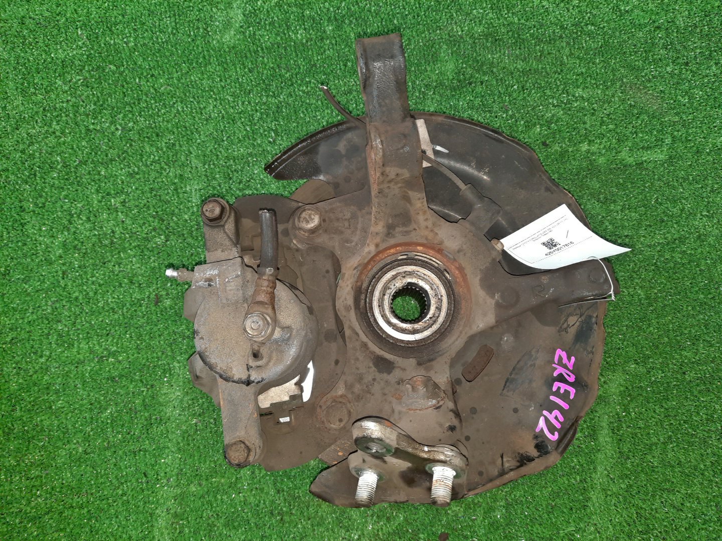 Ступица правая передняя TOYOTA AXIO, COROLLA FIELDER, COROLLA  AXIO, FIELDER NZE141, ZRE142, ZRE142G, NZE141G 1NZ-FE, 2ZR-FAE, 2ZR-FE 2 ракурс