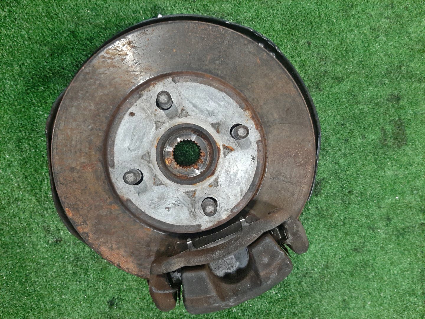 Ступица правая передняя TOYOTA COROLLA, COROLLA FIELDER, ALLEX, COROLLA RUNX NZE121, NZE121G 1NZ-FE 1 ракурс Ступица правая передняя TOYOTA COROLLA, COROLLA FIELDER, ALLEX, COROLLA RUNX NZE121, NZE121G 1NZ-FE 1 ракурс