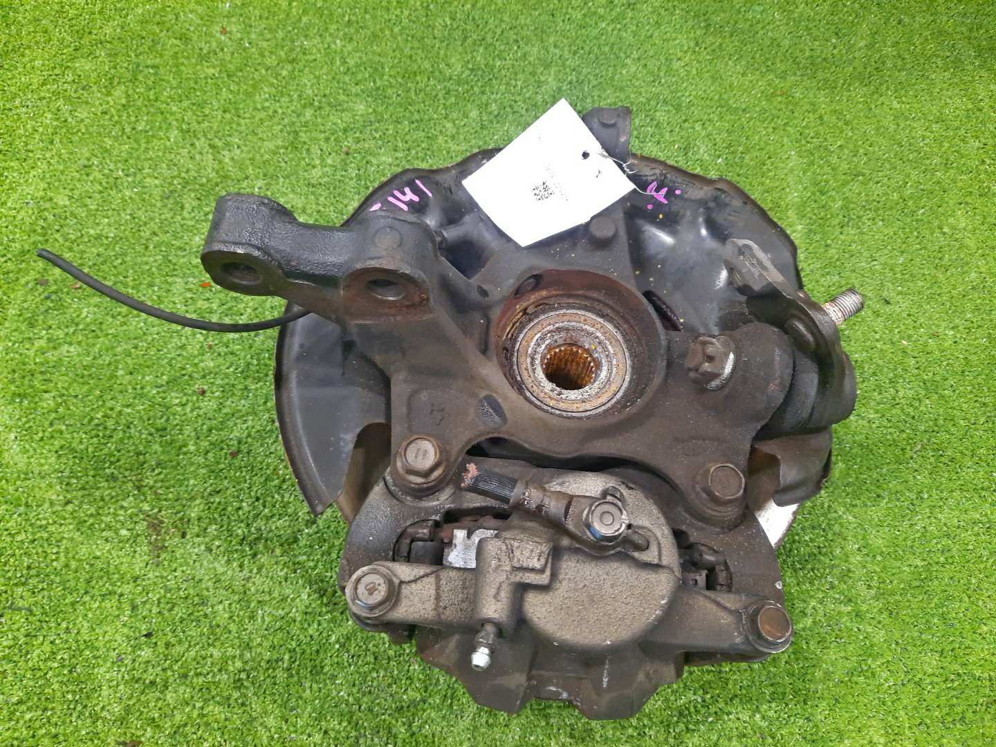 Ступица правая передняя TOYOTA AXIO, COROLLA FIELDER, COROLLA  AXIO, FIELDER NZE141, ZRE142, ZRE142G, NZE141G 1NZ-FE, 2ZR-FAE, 2ZR-FE 3 ракурс
