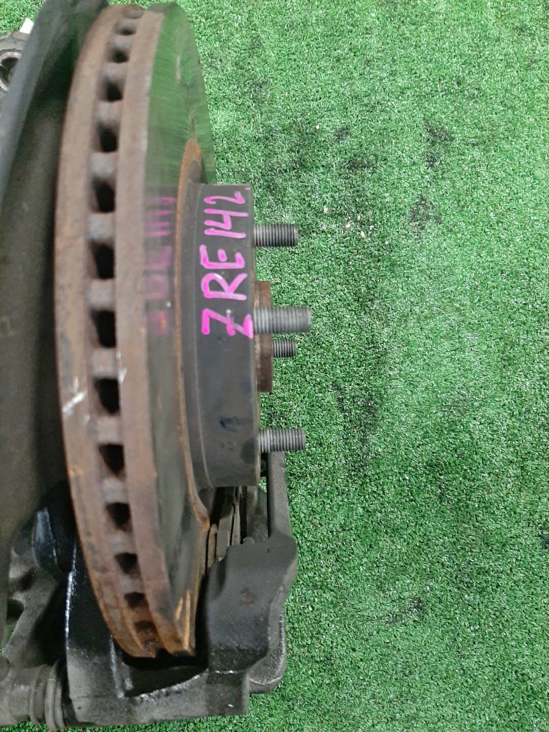 Ступица левая передняя TOYOTA AXIO, COROLLA FIELDER, COROLLA  AXIO, FIELDER NZE141, ZRE142, ZRE142G, NZE141G 1NZ-FE, 2ZR-FAE, 2ZR-FE 2 ракурс