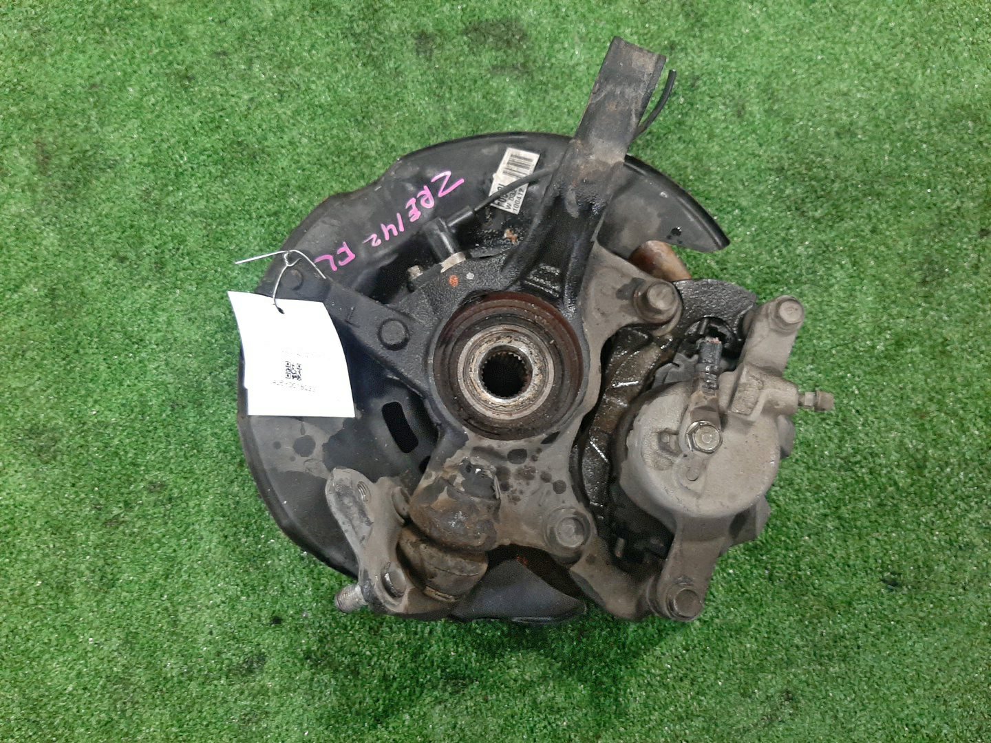 Ступица левая передняя TOYOTA AXIO, COROLLA FIELDER, COROLLA  AXIO, FIELDER NZE141, ZRE142, ZRE142G, NZE141G 1NZ-FE, 2ZR-FAE, 2ZR-FE 3 ракурс