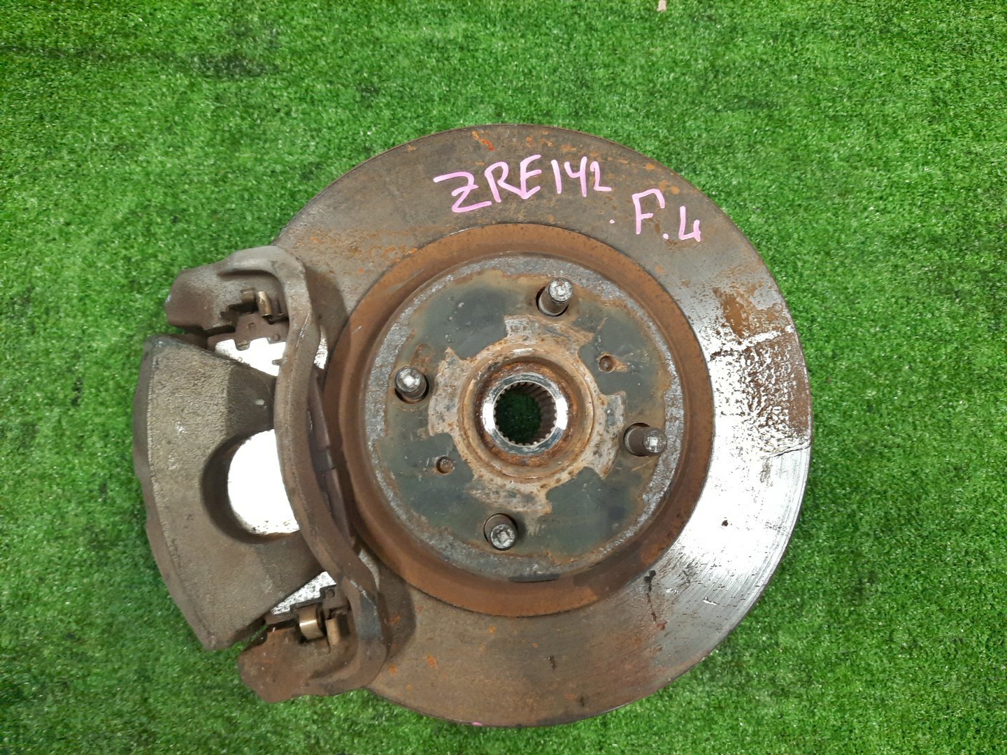 Ступица левая передняя TOYOTA AXIO, COROLLA FIELDER, COROLLA  AXIO, FIELDER NZE141, ZRE142, ZRE142G, NZE141G 1NZ-FE, 2ZR-FAE, 2ZR-FE 1 ракурс