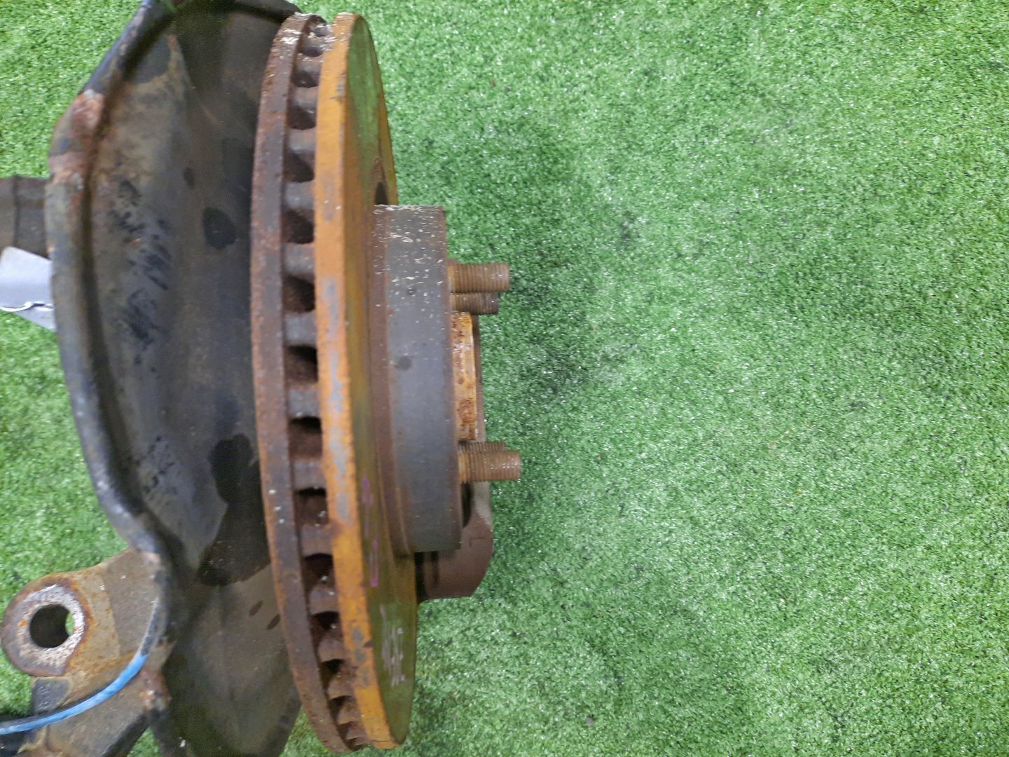 Ступица левая передняя TOYOTA AXIO, COROLLA FIELDER, COROLLA  AXIO, FIELDER NZE141, ZRE142, ZRE142G, NZE141G 1NZ-FE, 2ZR-FAE, 2ZR-FE 3 ракурс
