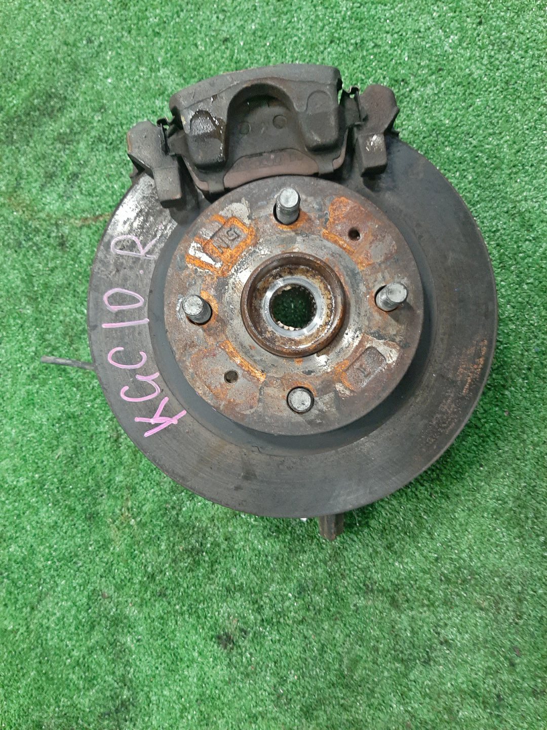 Ступица правая передняя  TOYOTA PASSO, BOON KGC15, KGC10, QNC10, M301S, M310S, M300S 1KR-FE, K3-VE 1 ракурс