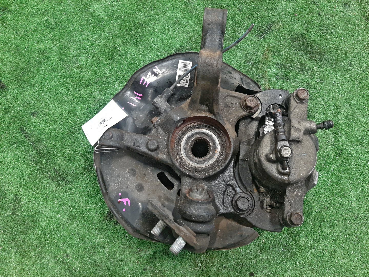 Ступица левая передняя TOYOTA AXIO, COROLLA FIELDER, COROLLA  AXIO, FIELDER NZE141, ZRE142, ZRE142G, NZE141G 1NZ-FE, 2ZR-FAE, 2ZR-FE 3 ракурс