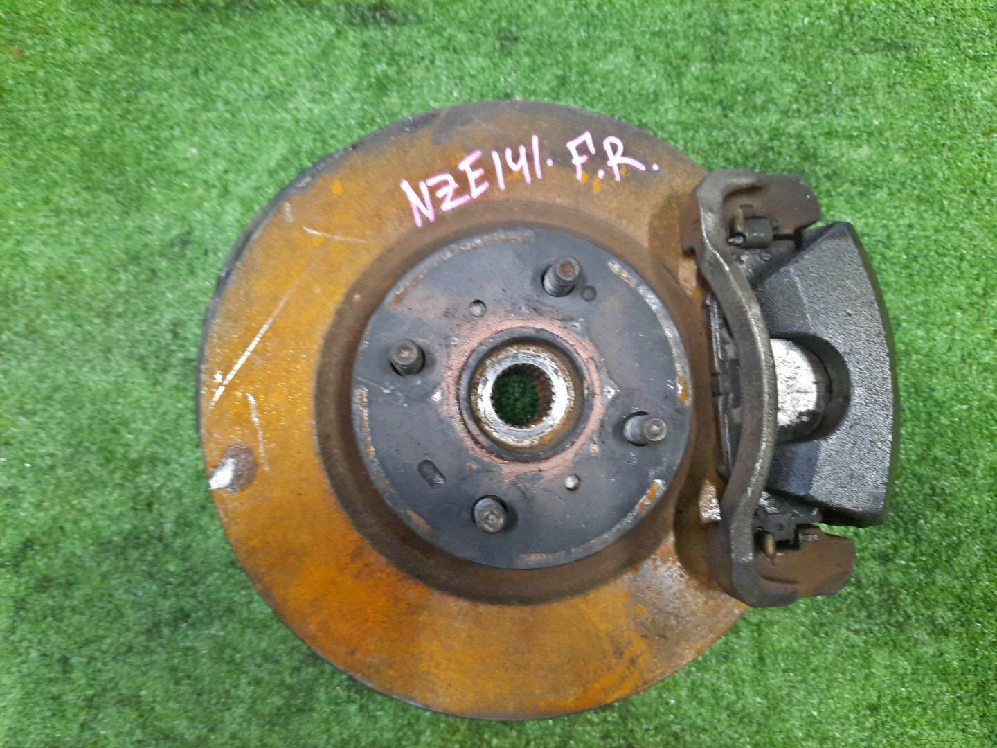 Ступица правая передняя TOYOTA AXIO, COROLLA FIELDER, COROLLA  AXIO, FIELDER NZE141, ZRE142, ZRE142G, NZE141G 1NZ-FE, 2ZR-FAE, 2ZR-FE 1 ракурс
