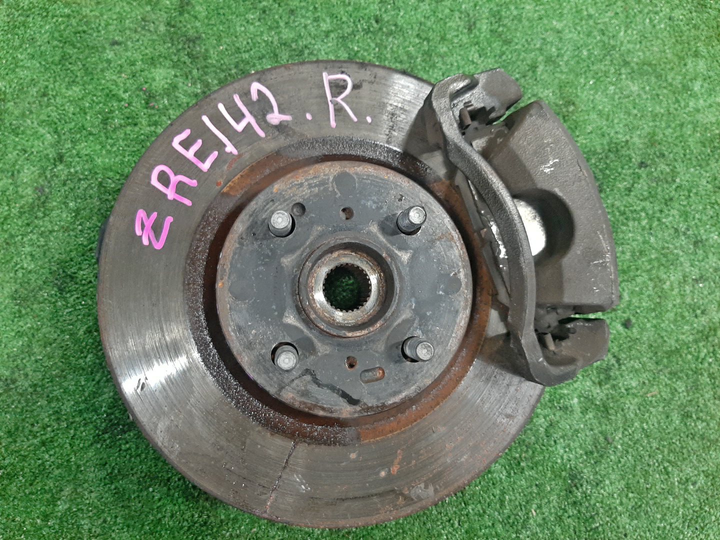 Ступица правая передняя TOYOTA AXIO, COROLLA FIELDER, COROLLA  AXIO, FIELDER NZE141, ZRE142, ZRE142G, NZE141G 1NZ-FE, 2ZR-FAE, 2ZR-FE 1 ракурс