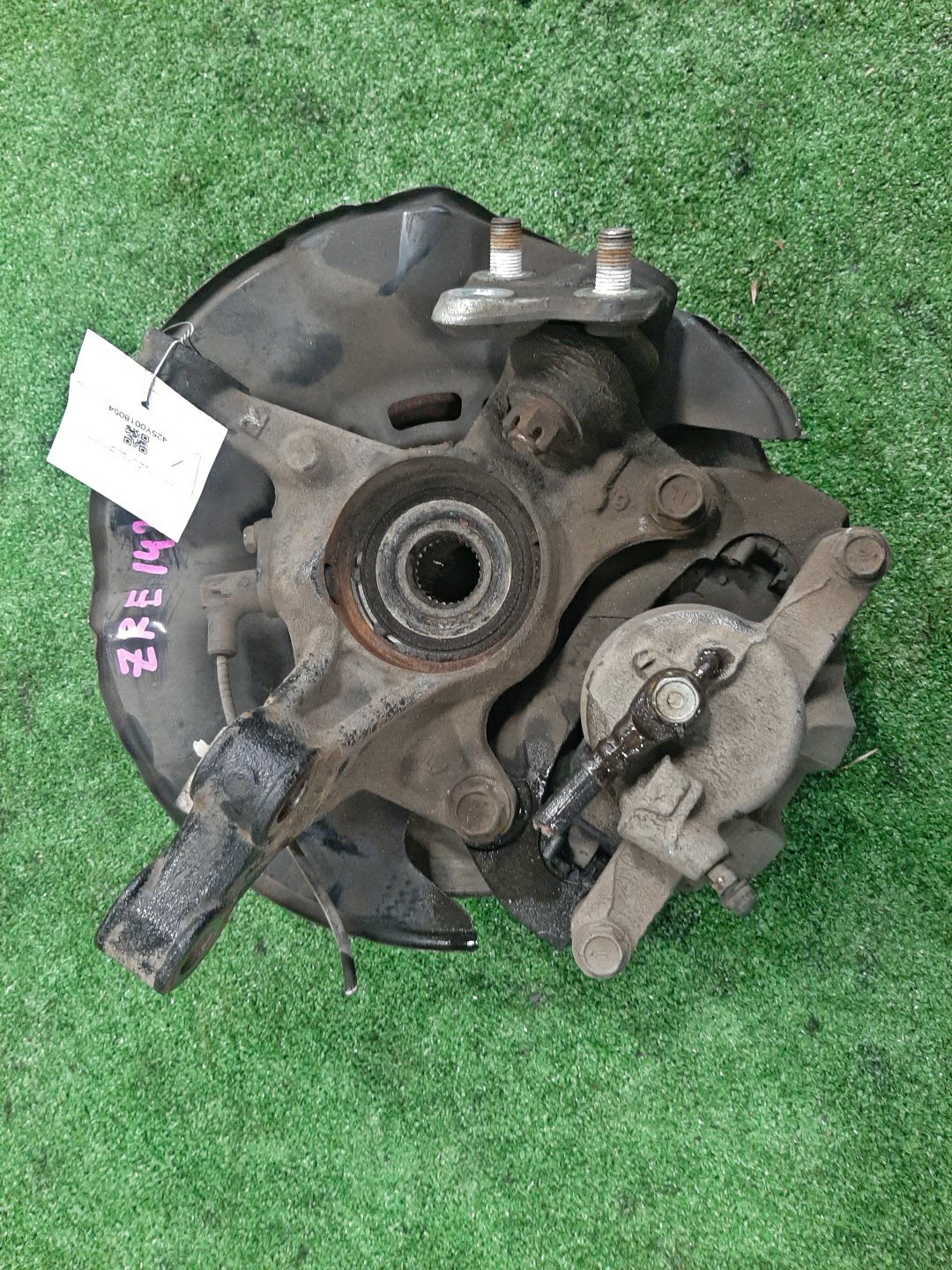 Ступица правая передняя TOYOTA AXIO, COROLLA FIELDER, COROLLA  AXIO, FIELDER NZE141, ZRE142, ZRE142G, NZE141G 1NZ-FE, 2ZR-FAE, 2ZR-FE 3 ракурс