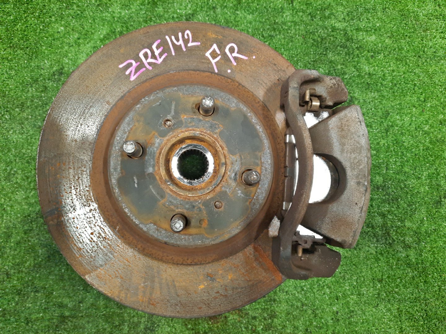 Ступица правая передняя TOYOTA AXIO, COROLLA FIELDER, COROLLA  AXIO, FIELDER NZE141, ZRE142, ZRE142G, NZE141G 1NZ-FE, 2ZR-FAE, 2ZR-FE 1 ракурс