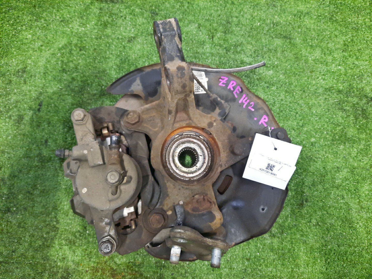 Ступица правая передняя TOYOTA AXIO, COROLLA FIELDER, COROLLA  AXIO, FIELDER NZE141, ZRE142, ZRE142G, NZE141G 1NZ-FE, 2ZR-FAE, 2ZR-FE 2 ракурс