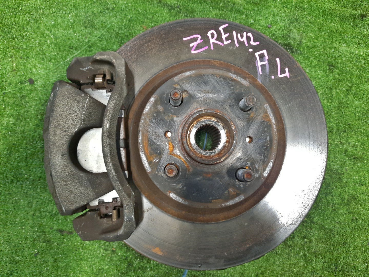 Ступица левая передняя TOYOTA AXIO, COROLLA FIELDER, COROLLA  AXIO, FIELDER NZE141, ZRE142, ZRE142G, NZE141G 1NZ-FE, 2ZR-FAE, 2ZR-FE 1 ракурс