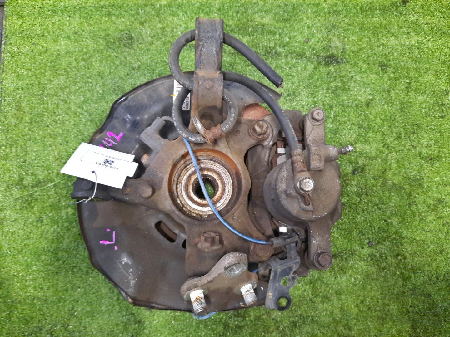 Ступица левая передняя TOYOTA AXIO, COROLLA FIELDER, COROLLA  AXIO, FIELDER NZE141, ZRE142, ZRE142G, NZE141G 1NZ-FE, 2ZR-FAE, 2ZR-FE 2 ракурс