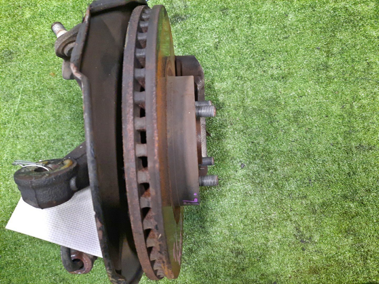Ступица левая передняя TOYOTA AXIO, COROLLA FIELDER, COROLLA  AXIO, FIELDER NZE141, ZRE142, ZRE142G, NZE141G 1NZ-FE, 2ZR-FAE, 2ZR-FE 3 ракурс