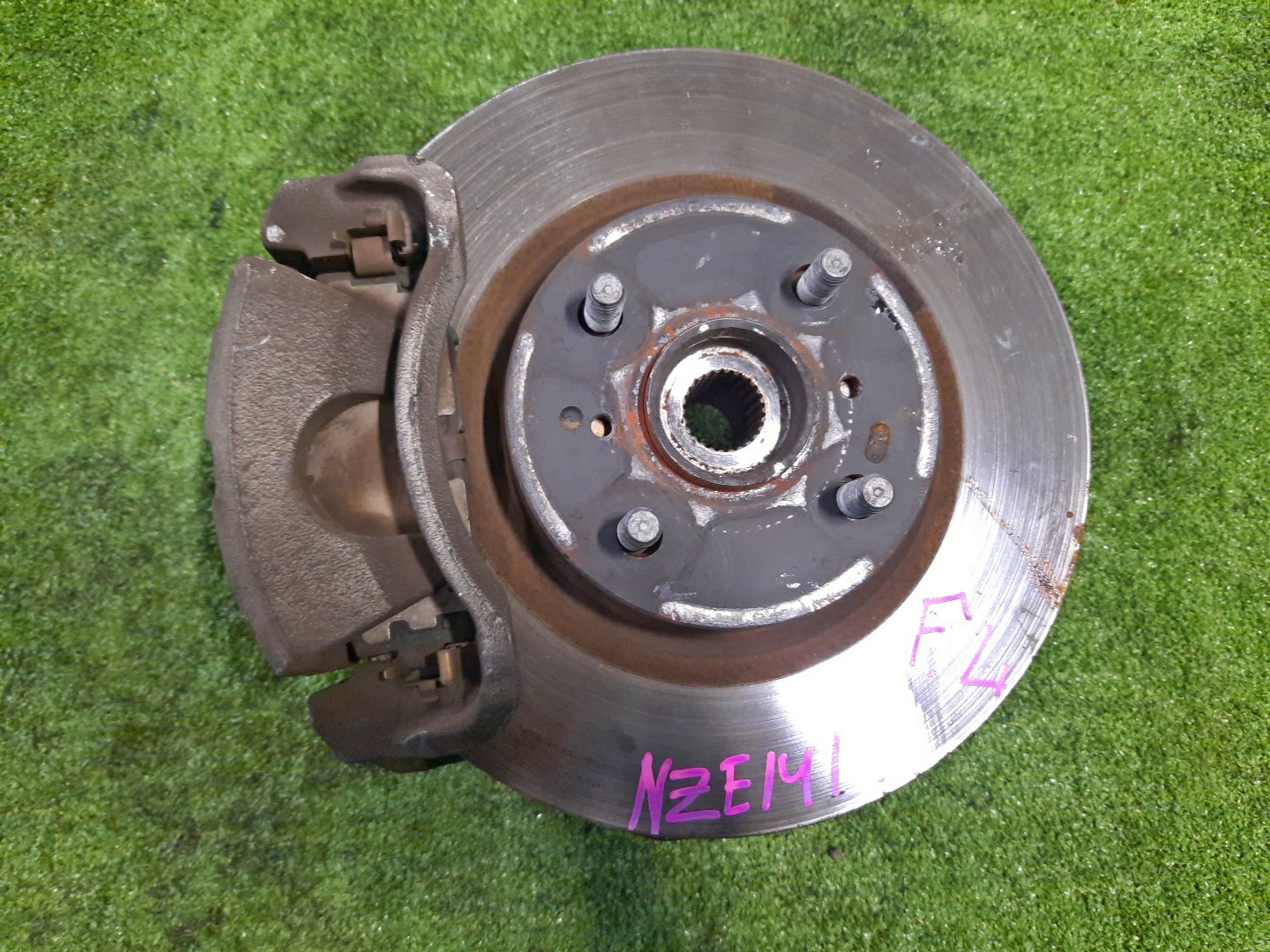 Ступица левая передняя TOYOTA AXIO, COROLLA FIELDER, COROLLA  AXIO, FIELDER NZE141, ZRE142, ZRE142G, NZE141G 1NZ-FE, 2ZR-FAE, 2ZR-FE 1 ракурс
