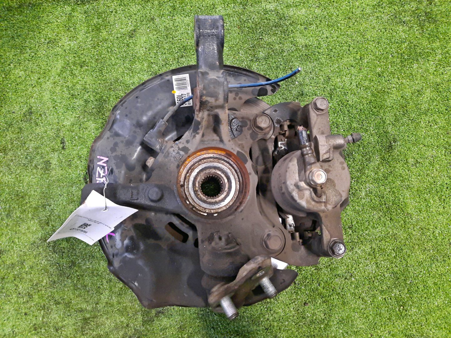 Ступица левая передняя TOYOTA AXIO, COROLLA FIELDER, COROLLA  AXIO, FIELDER NZE141, ZRE142, ZRE142G, NZE141G 1NZ-FE, 2ZR-FAE, 2ZR-FE 2 ракурс